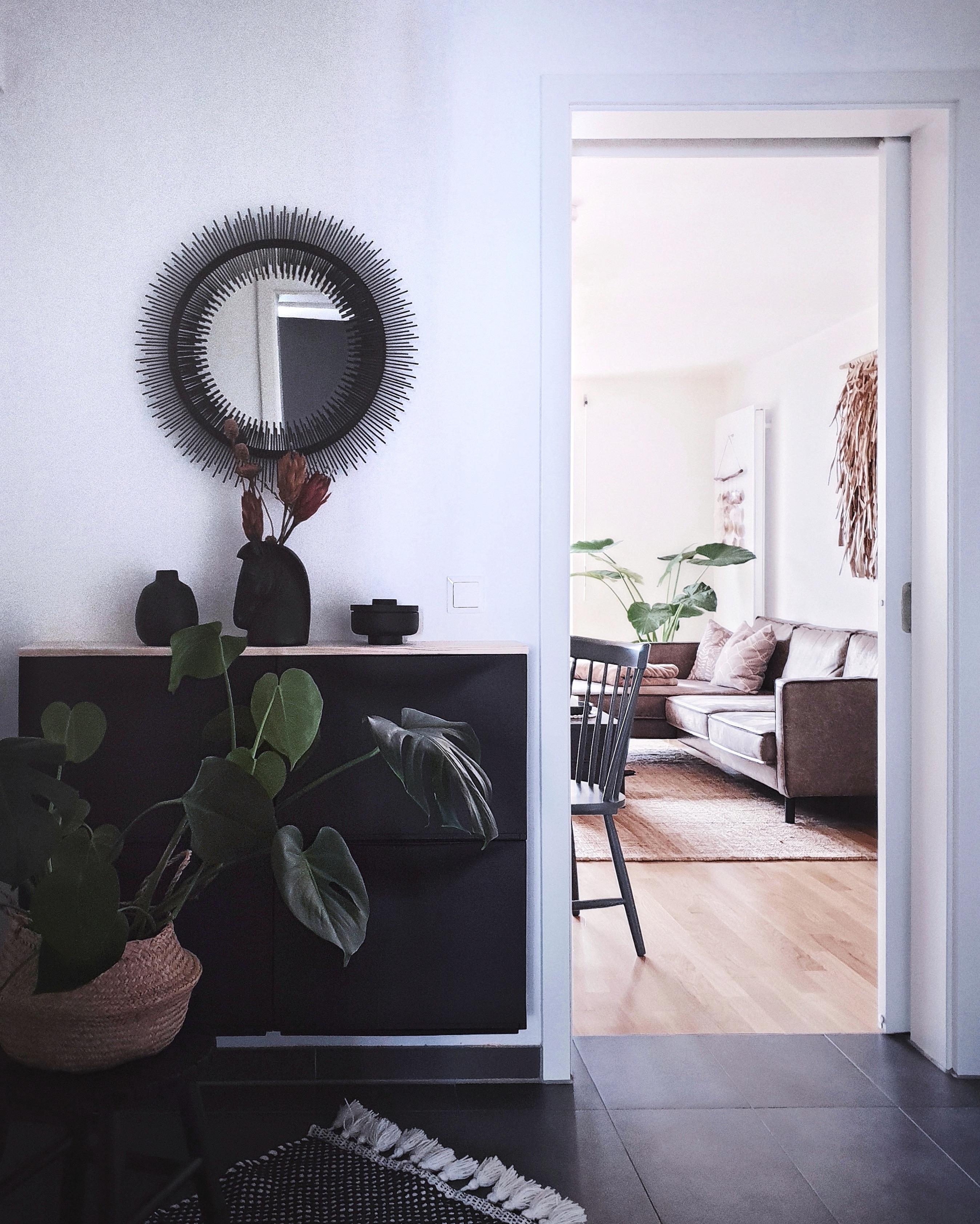 Welcome 🌿
#homedetails #homeinspiration #entrancedecor #plants