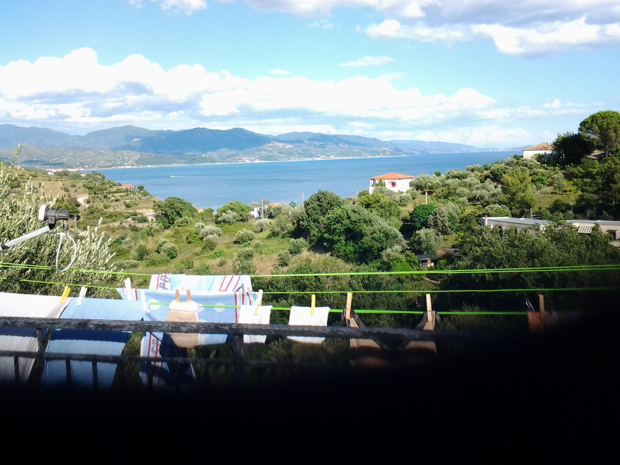 #wellness #beautychallenge Entspannen auf dem Balkon, Blick aufs Meer. Danach kann ich mich wieder der Wäsche widmen. 