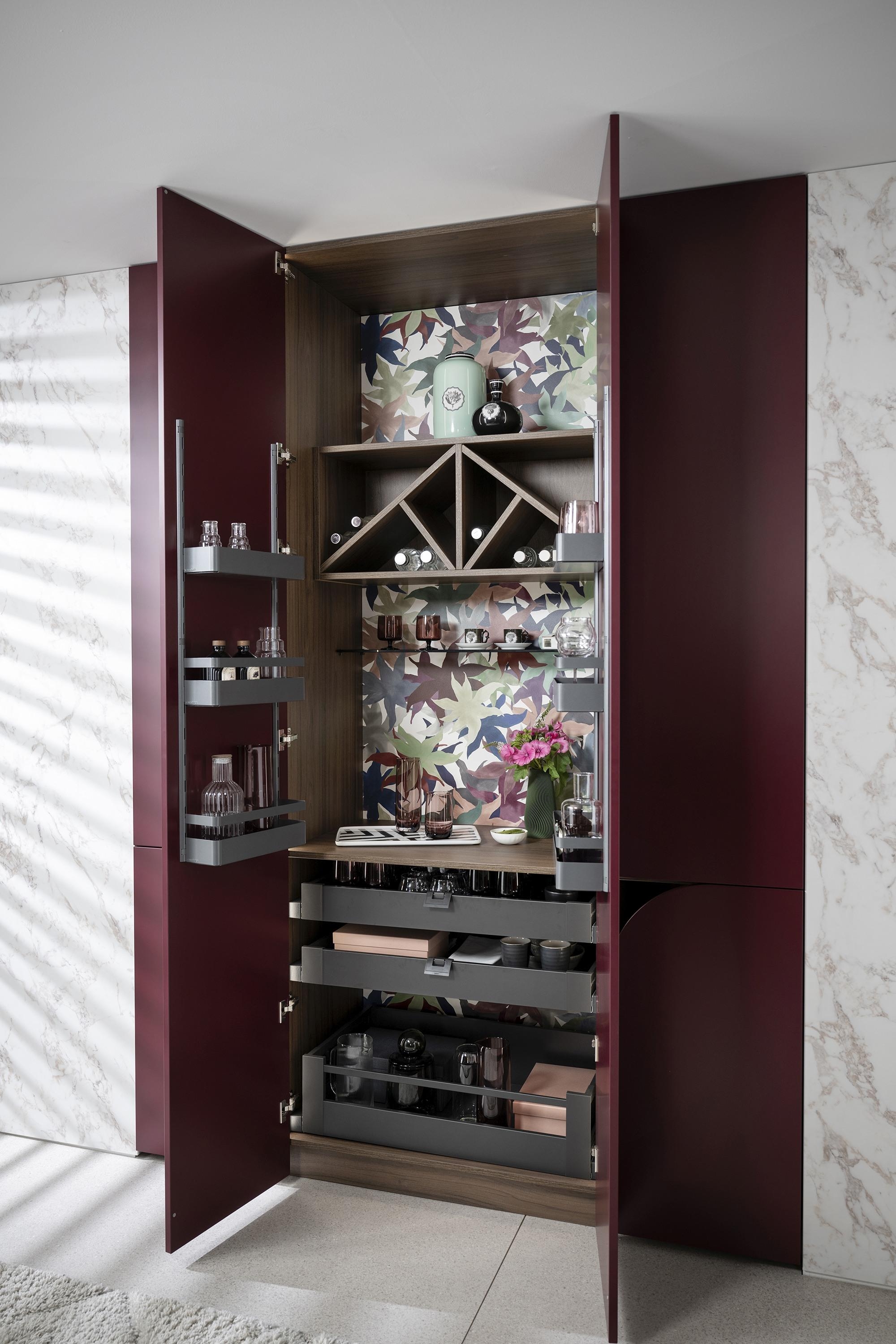 Wenn Couture Möbel kleidet: Mit dem Print-Dekor „Iris des Marais“ präsentieren Christian Lacroix Maison und SCHMIDT ein neues Kapitel ihrer kreativen Allianz. #SCHMIDT