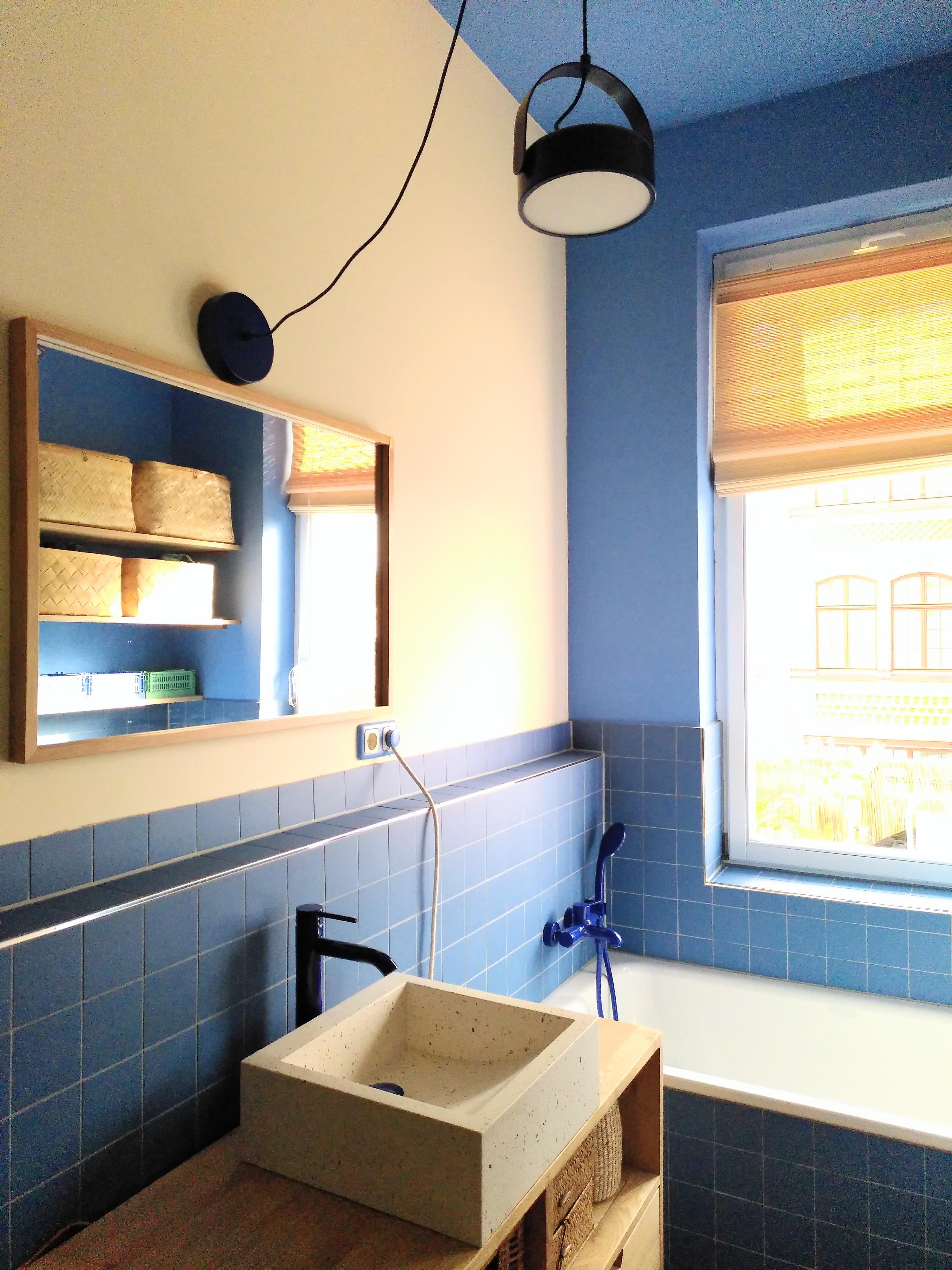 Wenn das #Bad nach einem Jahr endlich fertig ist. Wie Urlaub. In love blaue #Armaturen #Terrazzowaschbecken