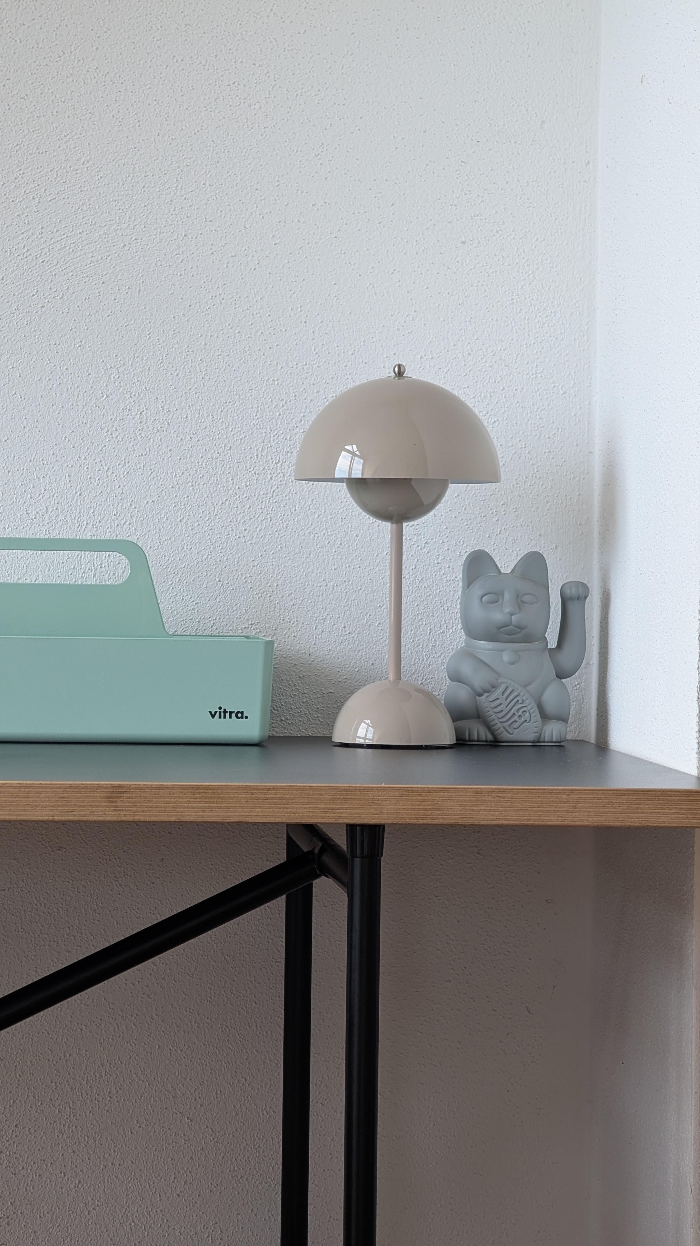 Wenn der Montag mit Homeoffice startet ist's gleich ne schöne Woche. #eiermann #vitra #homeoffice