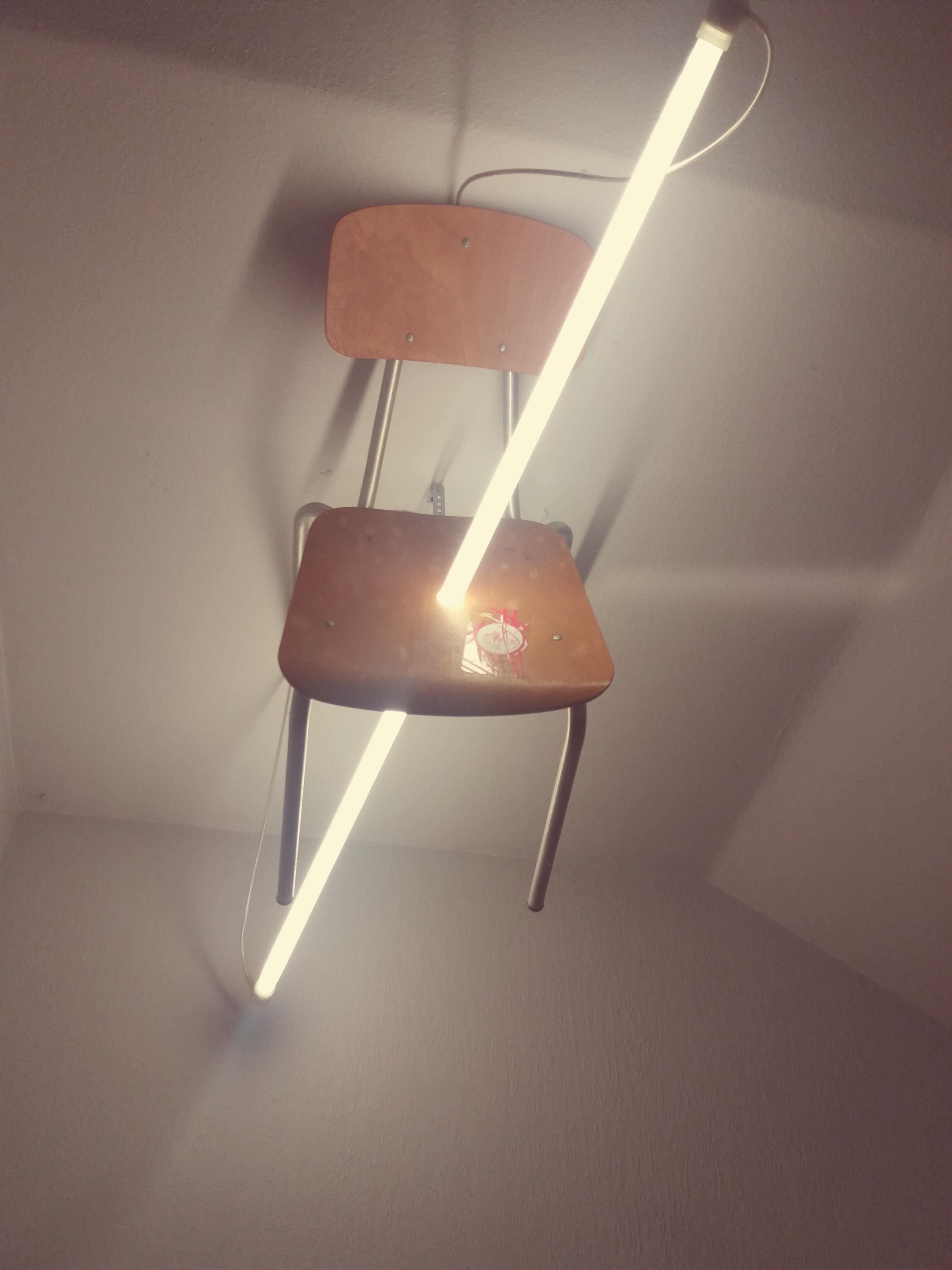 Wenn Dir die #Ideen ausgehen,
setz Dich hin-vielleicht geht Dir dann ein #Licht auf😉
#Deckenlampe in einer Fabrik