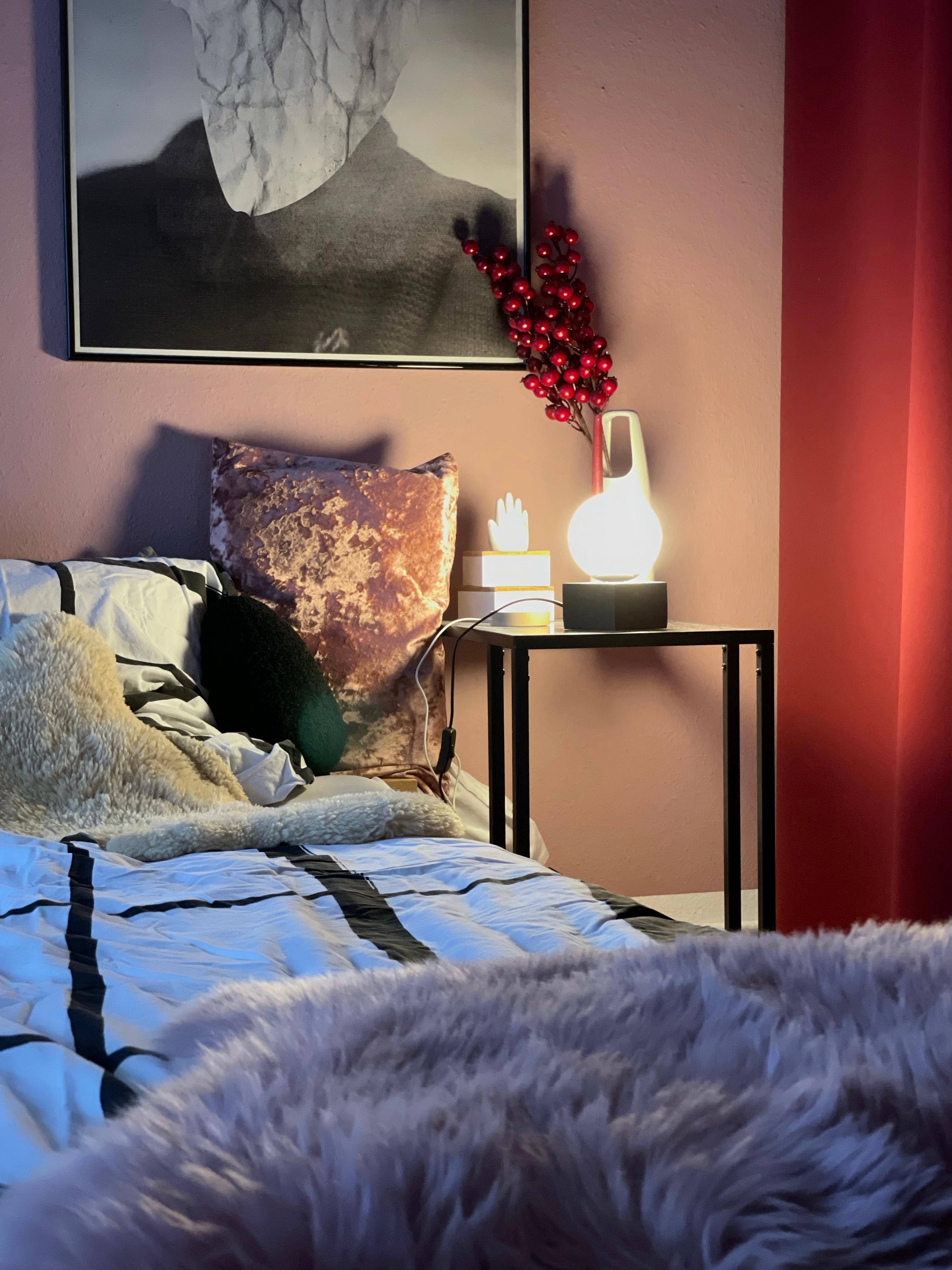 Wenn es draußen klirrend kalt ist, wird es drinnen umso gemütlicher. #bedroom #cozyplace