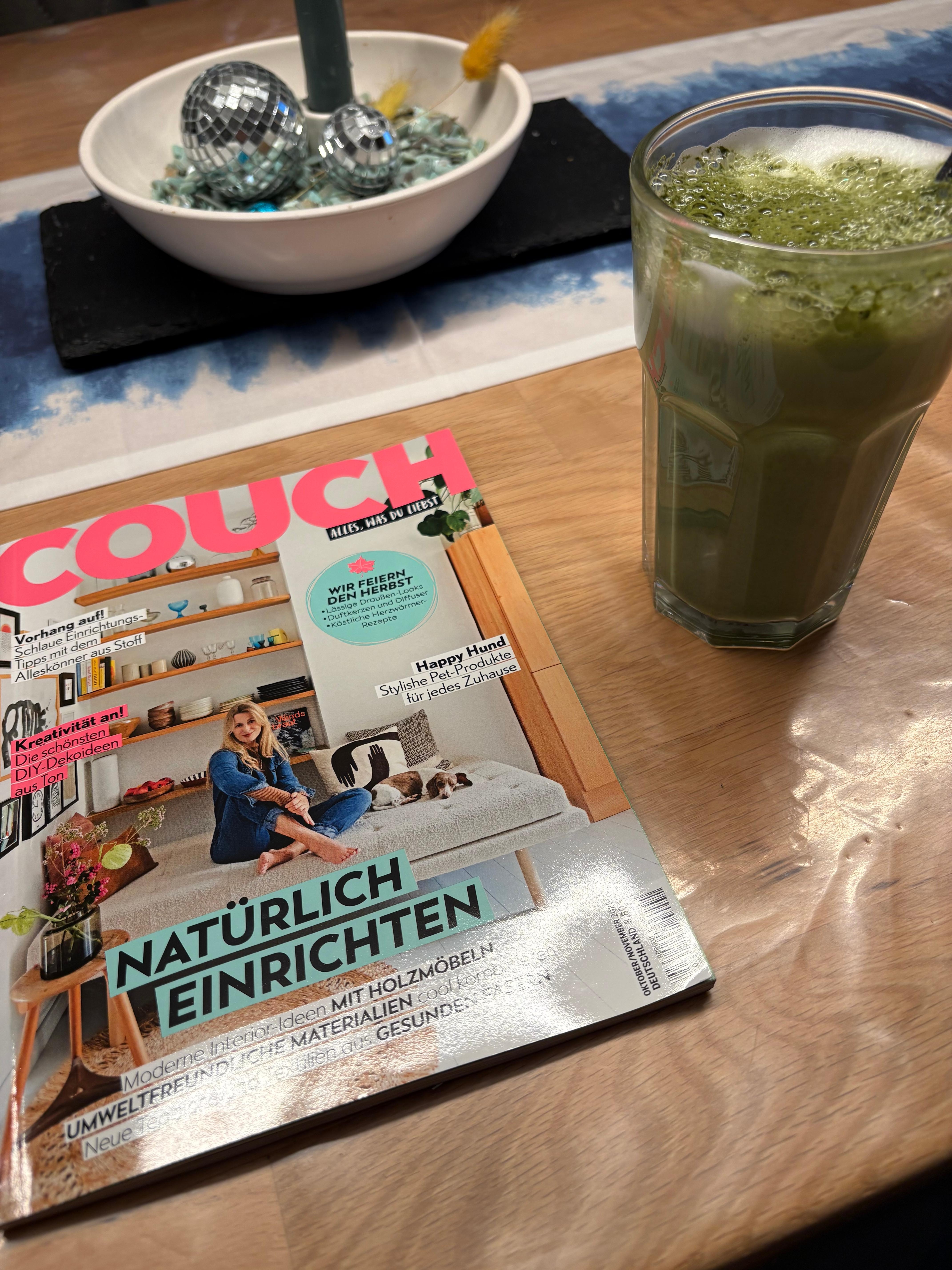 Wenn man aus dem Urlaub nach Hause kommt und die neue #couch auf einen wartet #couchstyle #pause #matchalatte