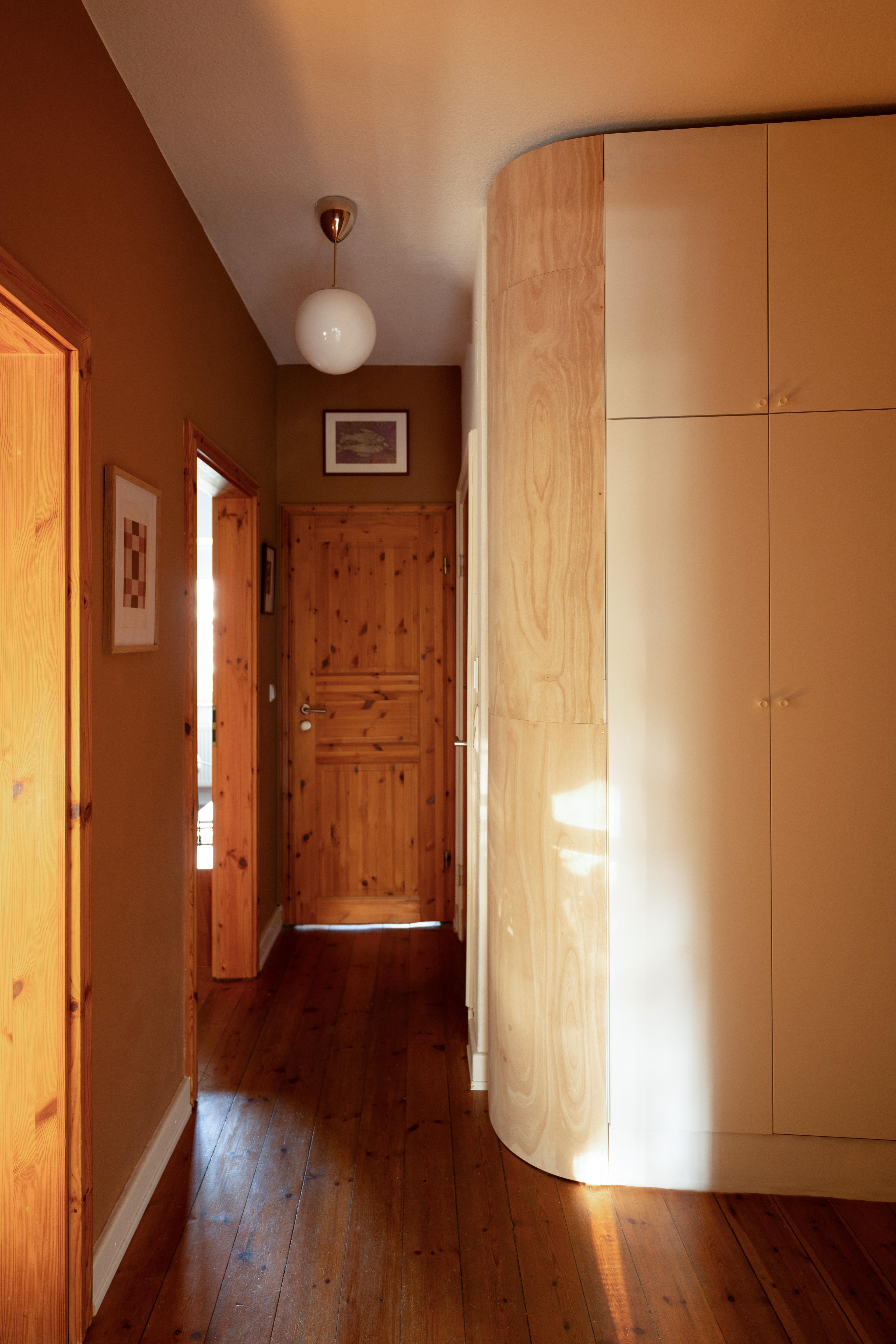 Wenn man eigentlich nur den Stromkasten verdecken wollte 👩‍🔧#DIYInterior #Einbauschrank