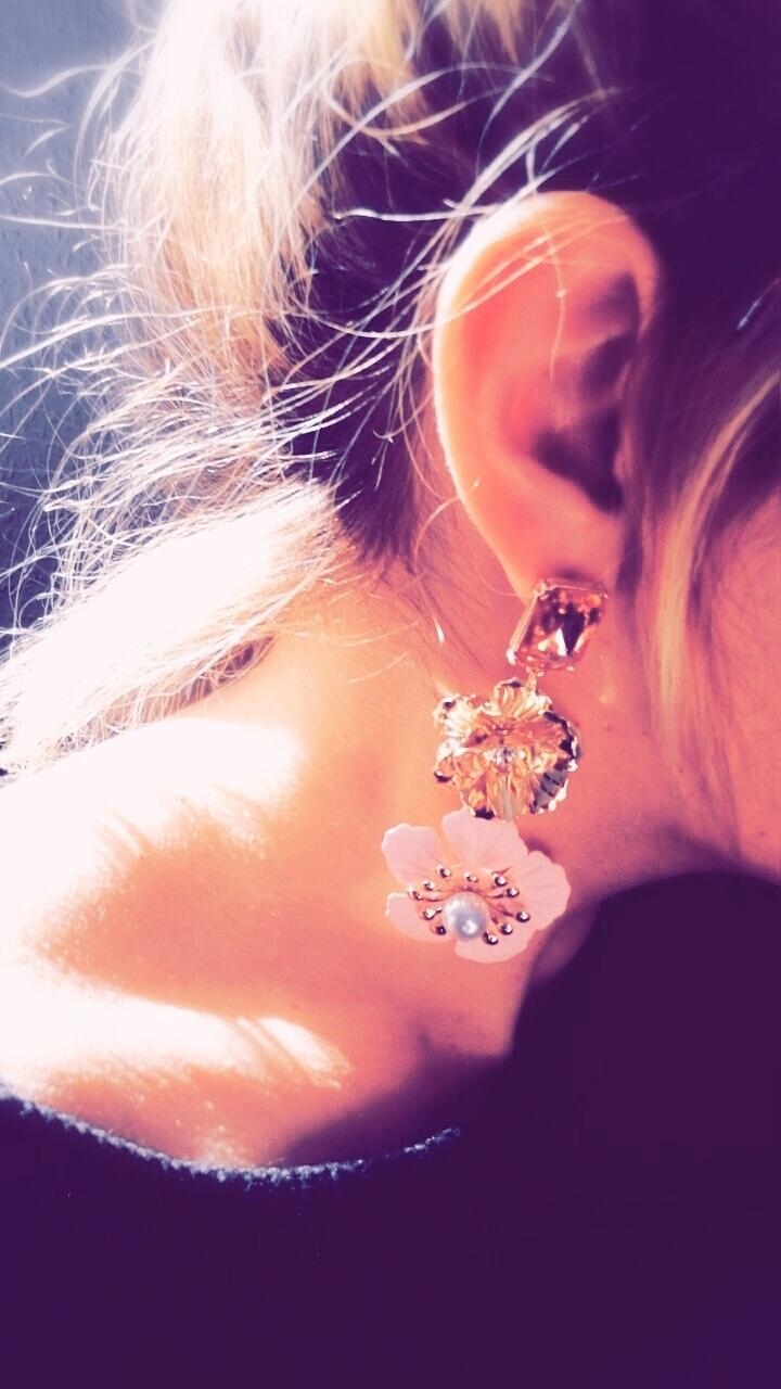 Wenn's die Hochzeit von der Cousine ist, dann müssen es diese #Ohrringe sein🌸💮🌺🌸💮🌺
#rosa #gold