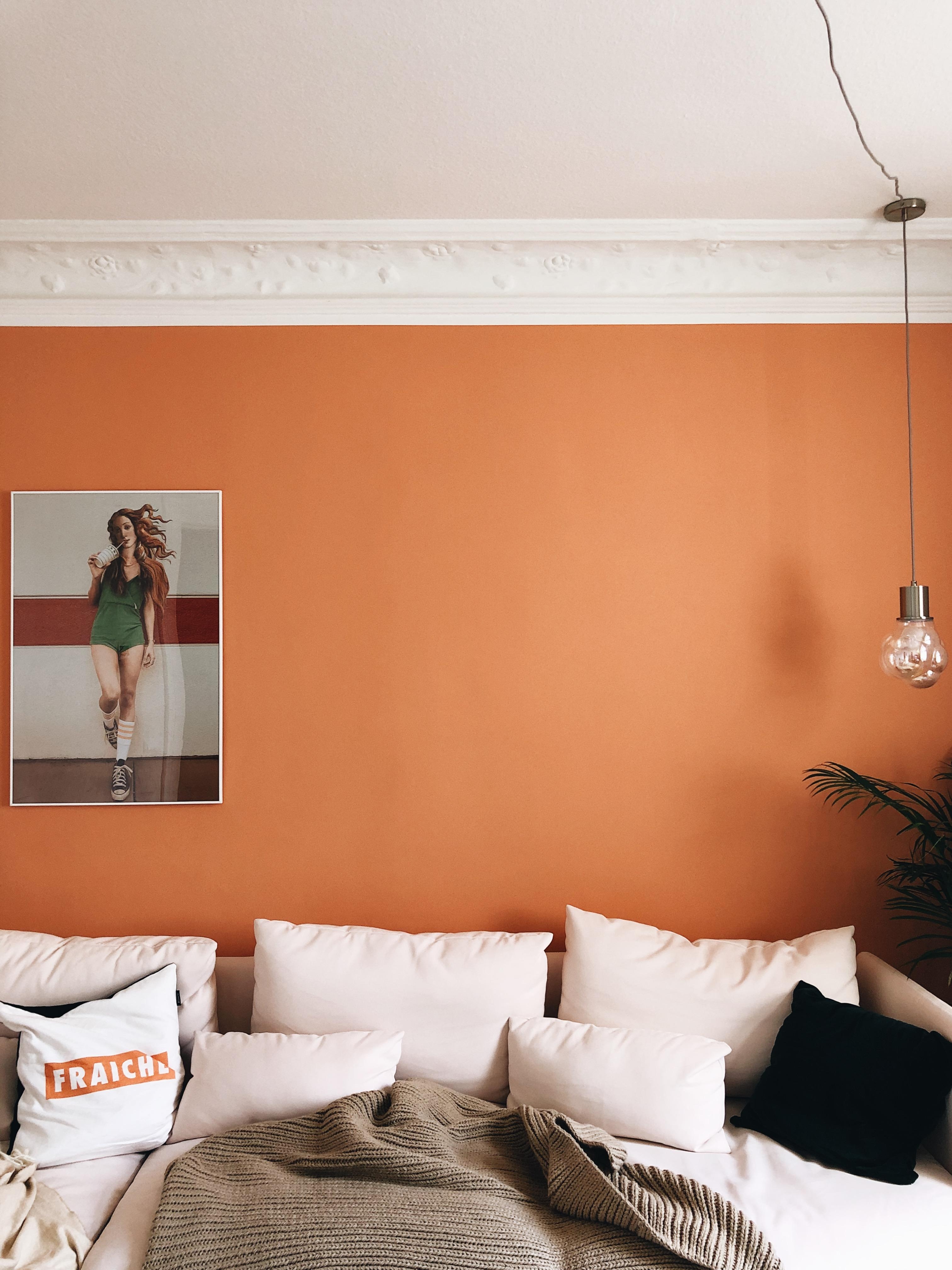 Wenn's draußen auch grau sein mag – hier ganz sicher nicht.
#orange #wandfarbe #wallcolour #wohnzimmer #livingroom #sofa