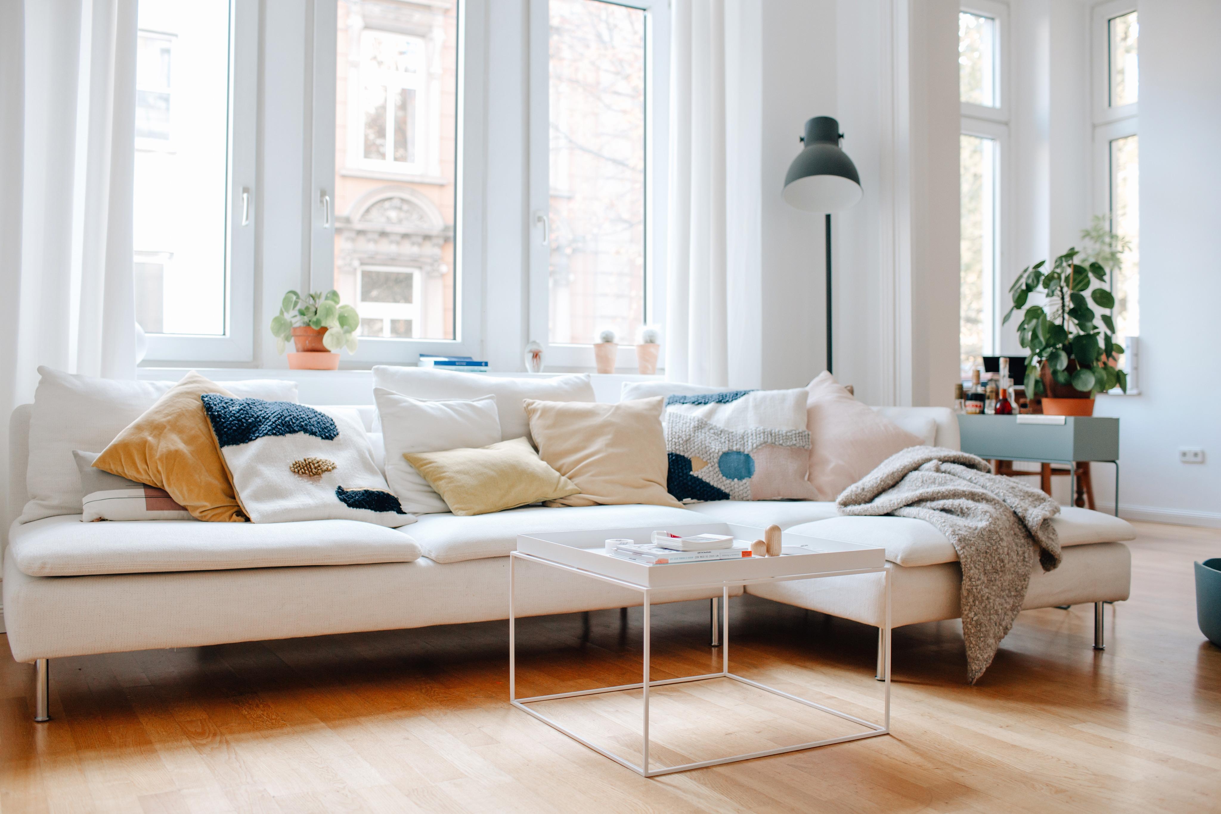 Wer ist noch alles für einen Tag auf dem Sofa ? 🙋🏼‍♀️

#livingroom #couchstyle #ikea #fermliving