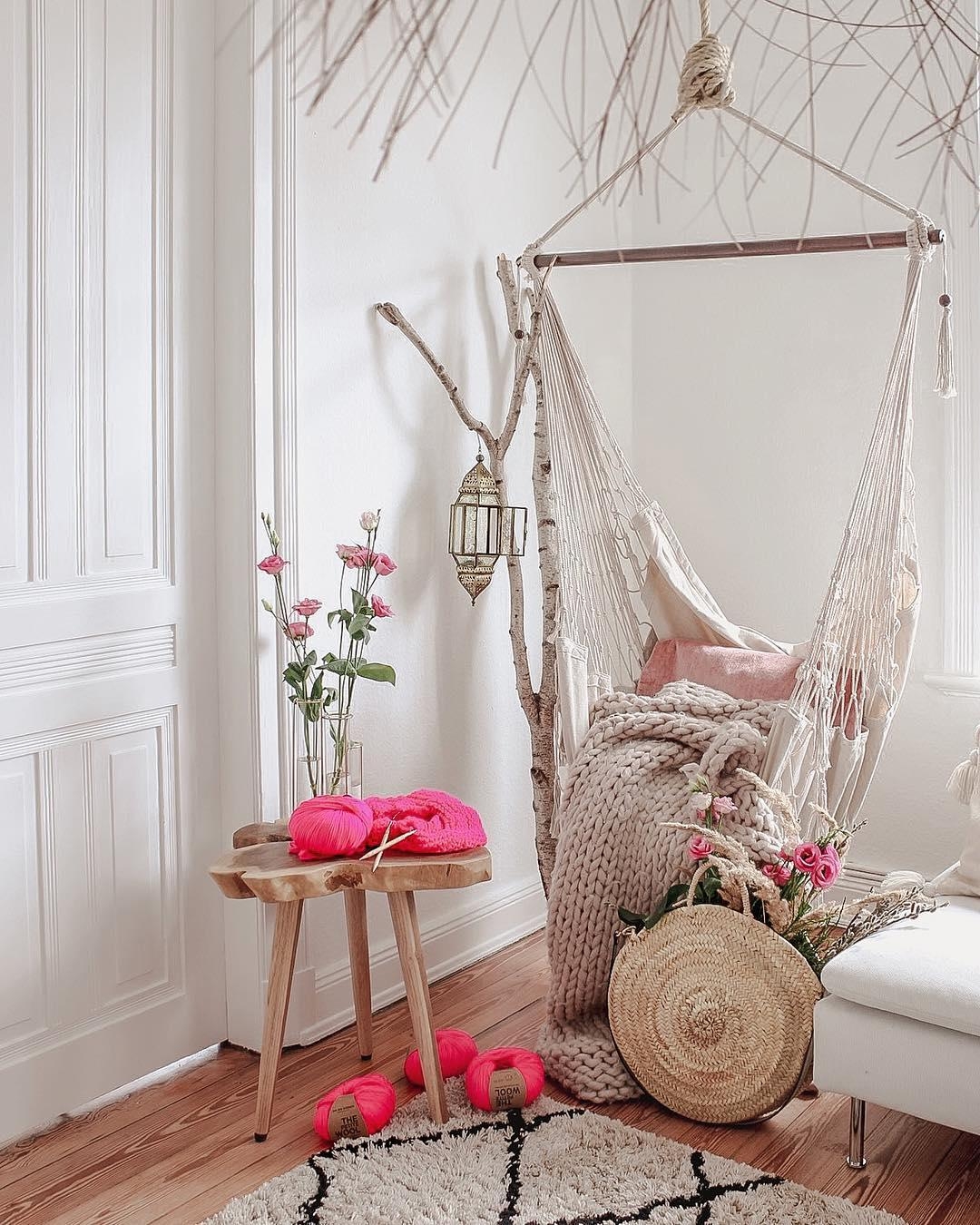 Wer von euch mag auch #Stricken?

#knitspiration #hangingchair #relaxsessel #pink #rosa #hygge #blumen #frühling