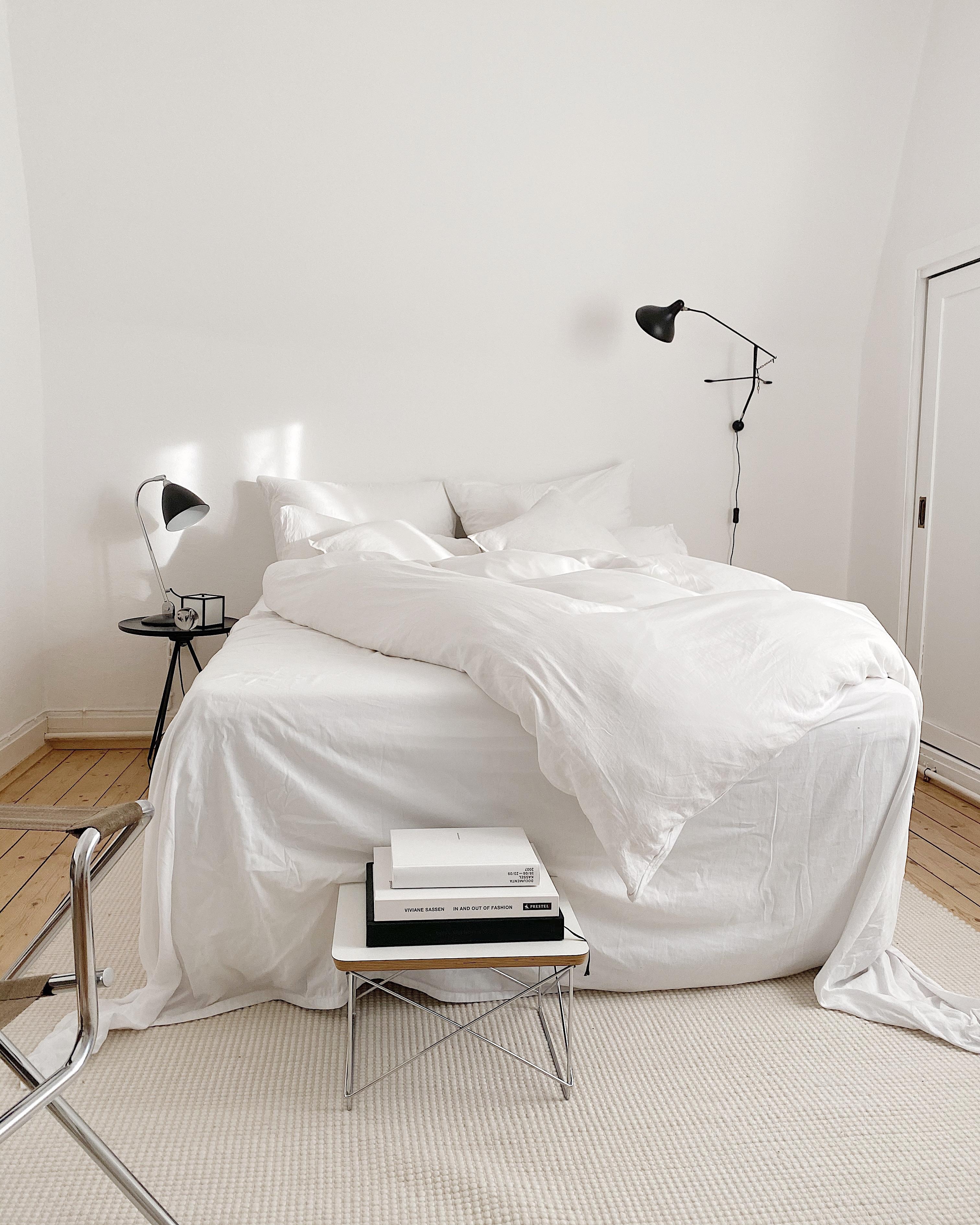 White bedroom goals #bedroom #cozycorner #whiteliving