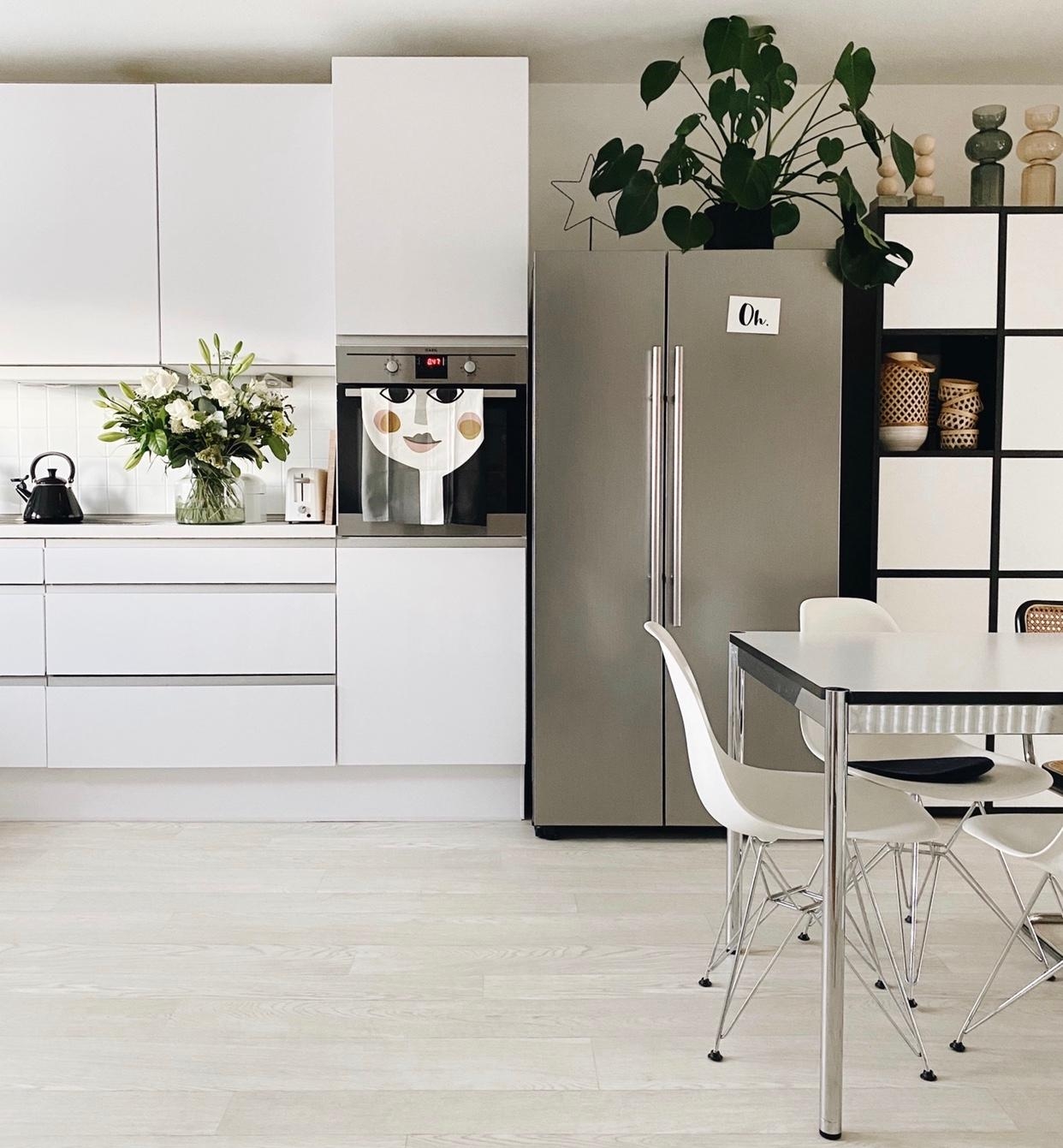 White Küchen Vibes🌿🌾
#küche #kücheninspiration #whiteliving #küchendeko #blumendeko #monstera #interior