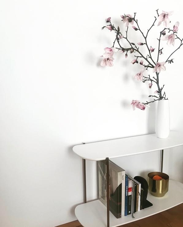 WHITE SHELF 
#shelf #white #interiordesign #fashionbooks #goldenbowl #nawyshome