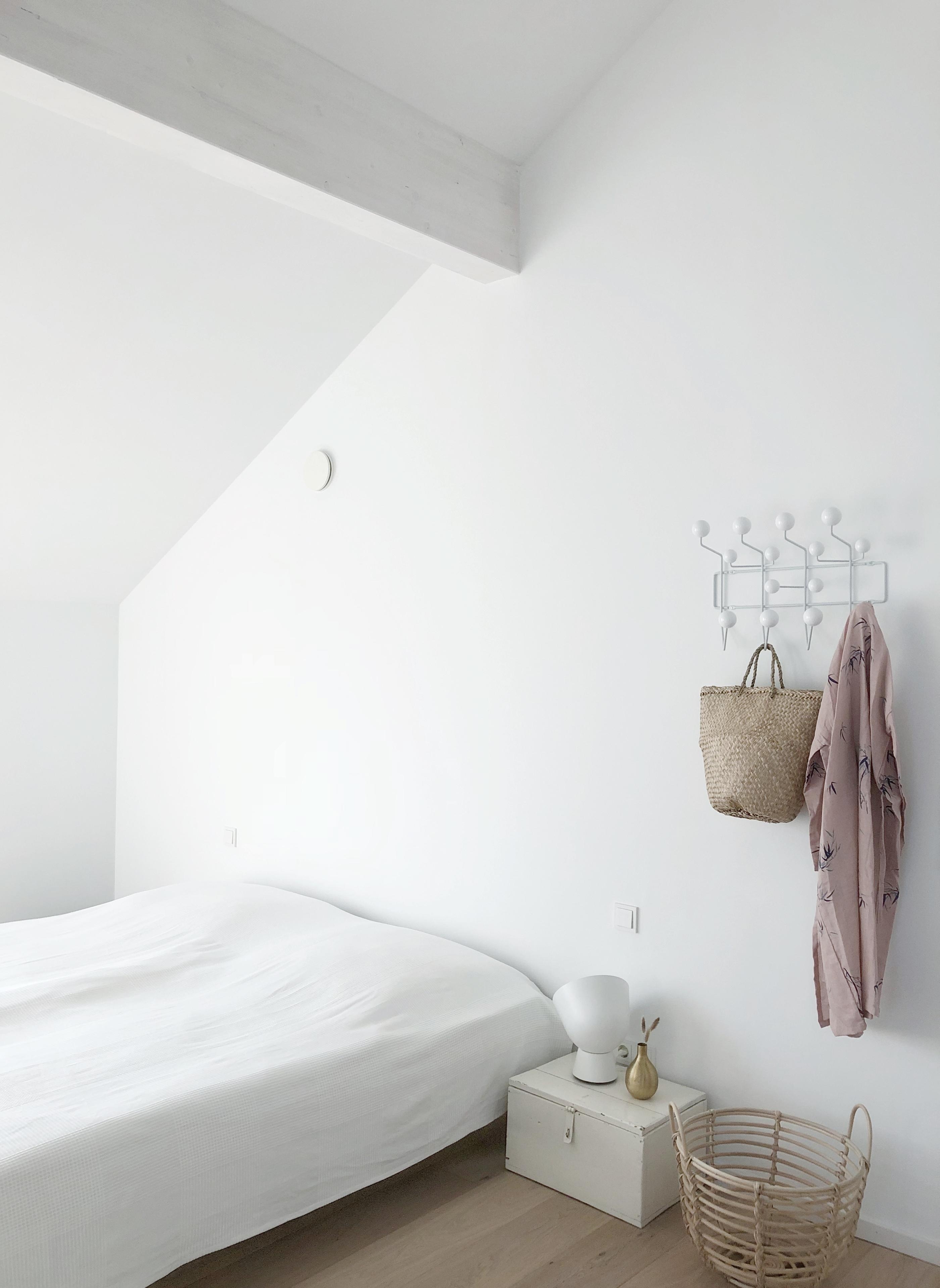Wieder zuhause
#zuhause#whitehome#minimalism#bedroom