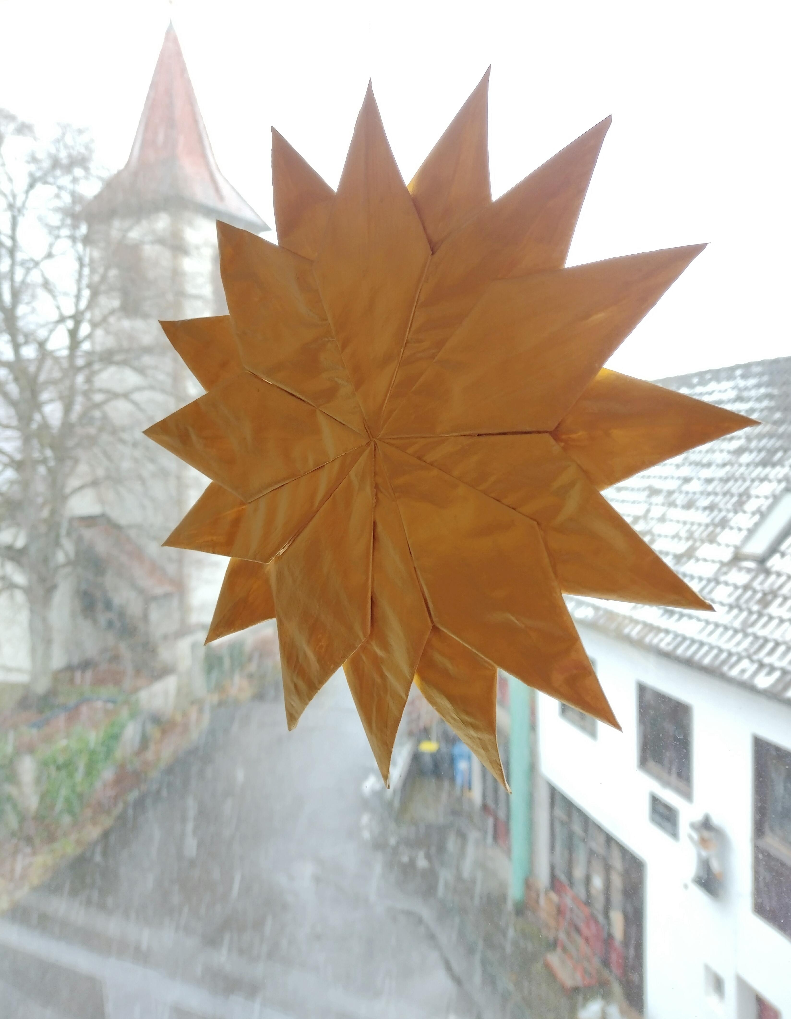 #winter #fenster #wohnzimmer #stern #papierstern #diy #schnee #ausblick