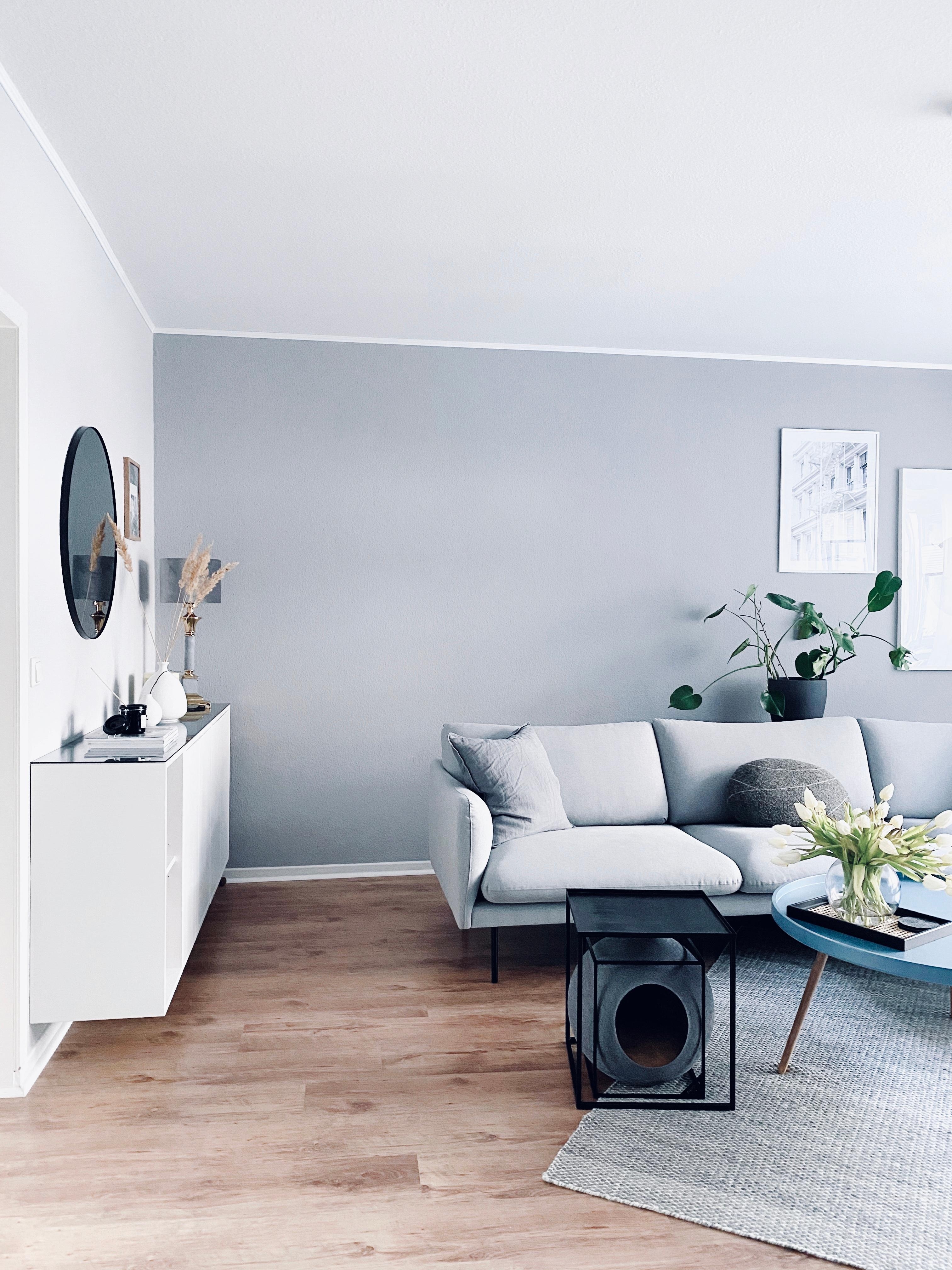 Wintermodus ❄️
#greymood #interior #mynordicroom #scandinavianliving #hygge #monochrome #minimalism #livingroom