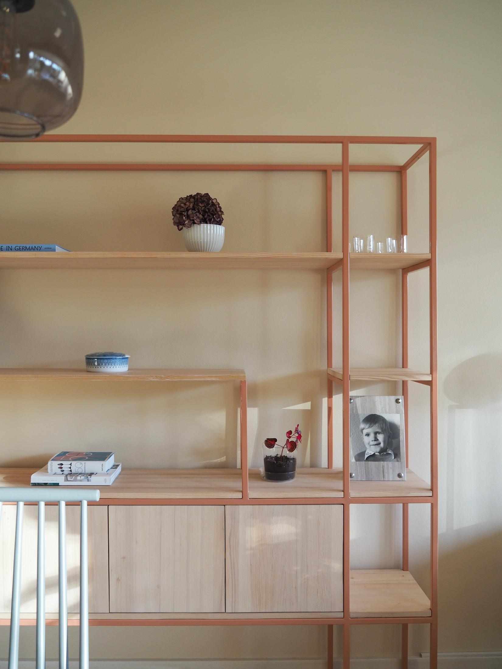 Wir lieben es #minimalistisch @JOHANENLIES #regal #wohnzimmer  #normancopenhagen #hay