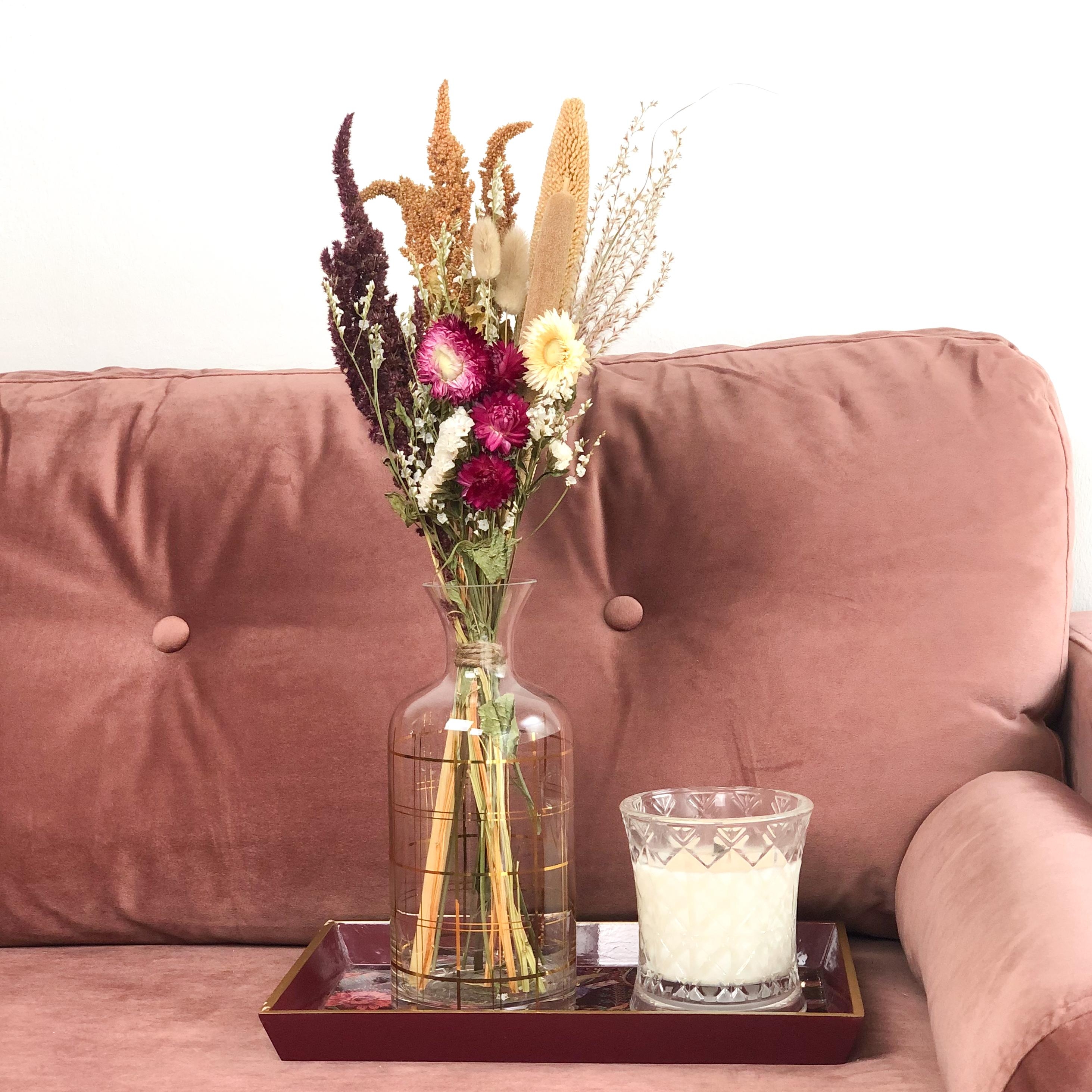 Wir machen es uns gemütlich auf der Couch mit Trockenblumen
> www.madamefleurs.com
#couchstyle #dekoblumen #duftkerzen