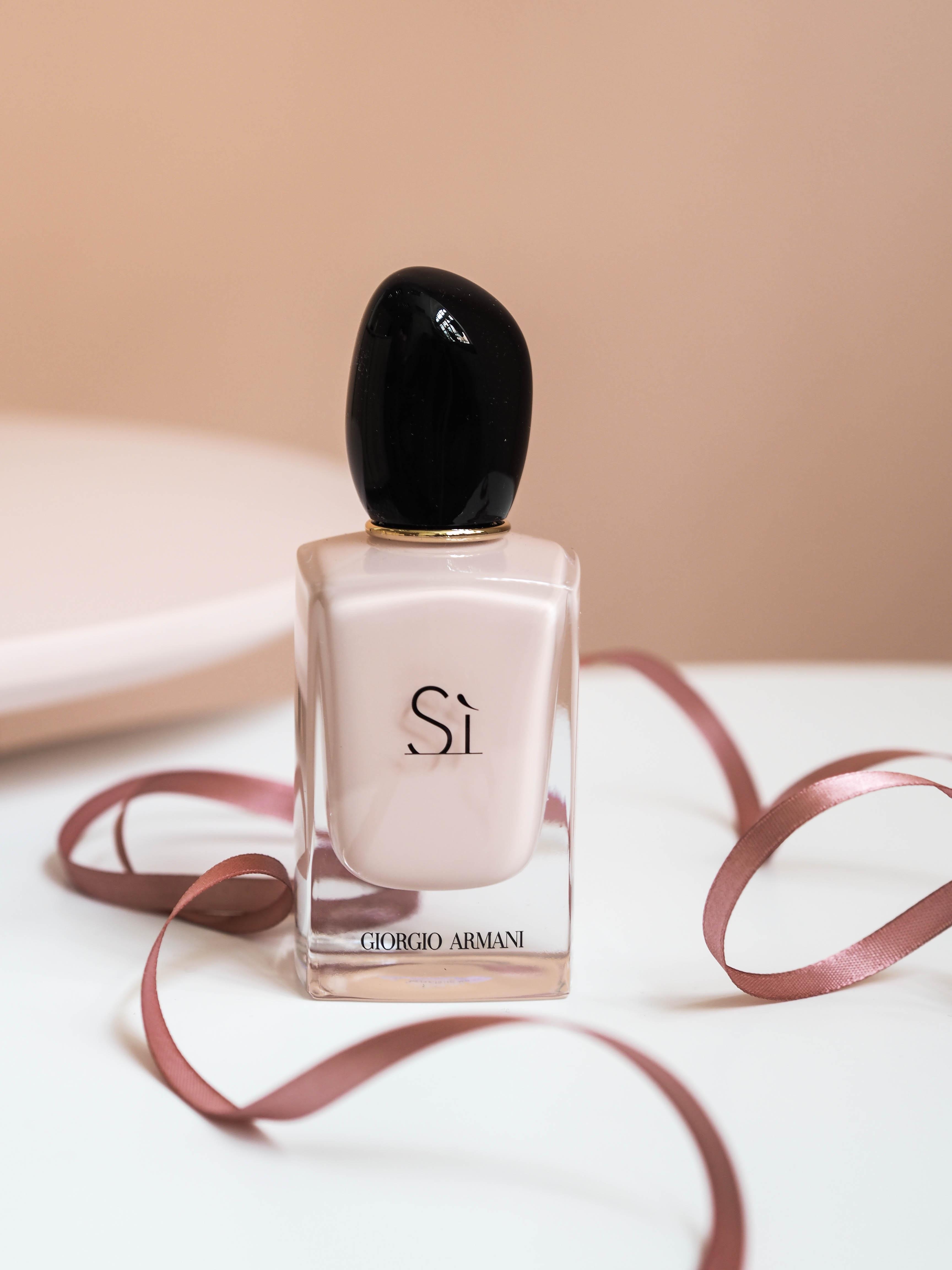 Wir sagen ja zu „Si Fiori“ von Giorgio Armani mit Johannisbeere und Néroli #beautylieblinge #armanibeauty #parfum