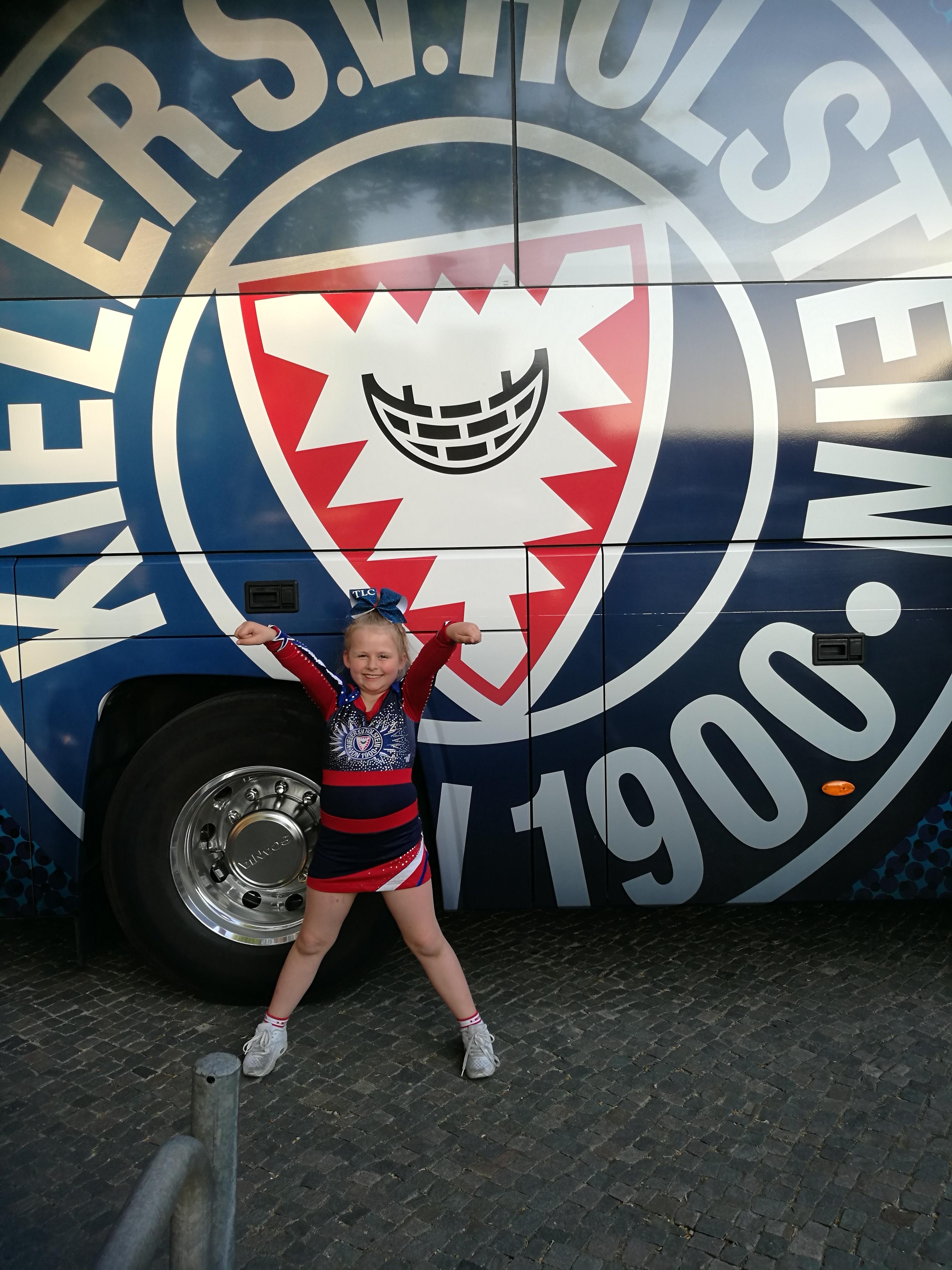 Wir sind absoluten Holstein Kiel Fans meine Tochter ist Cheerleader bei TLC Lights Holstein Kiel 