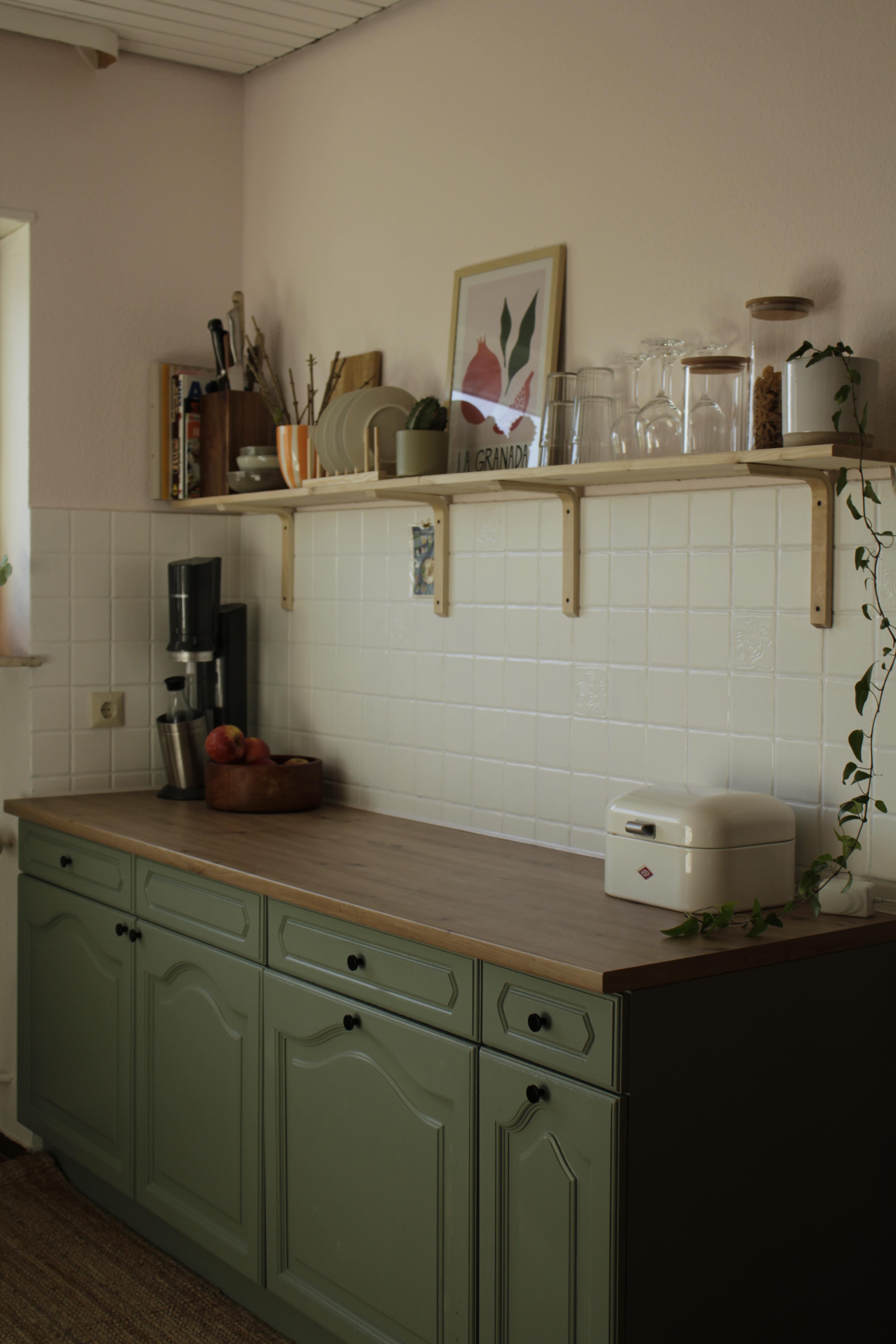 Wir sind so happy mit unserem Küchen-Makeover und können kaum fassen, wie groß der Raum auf einmal wirkt 😍