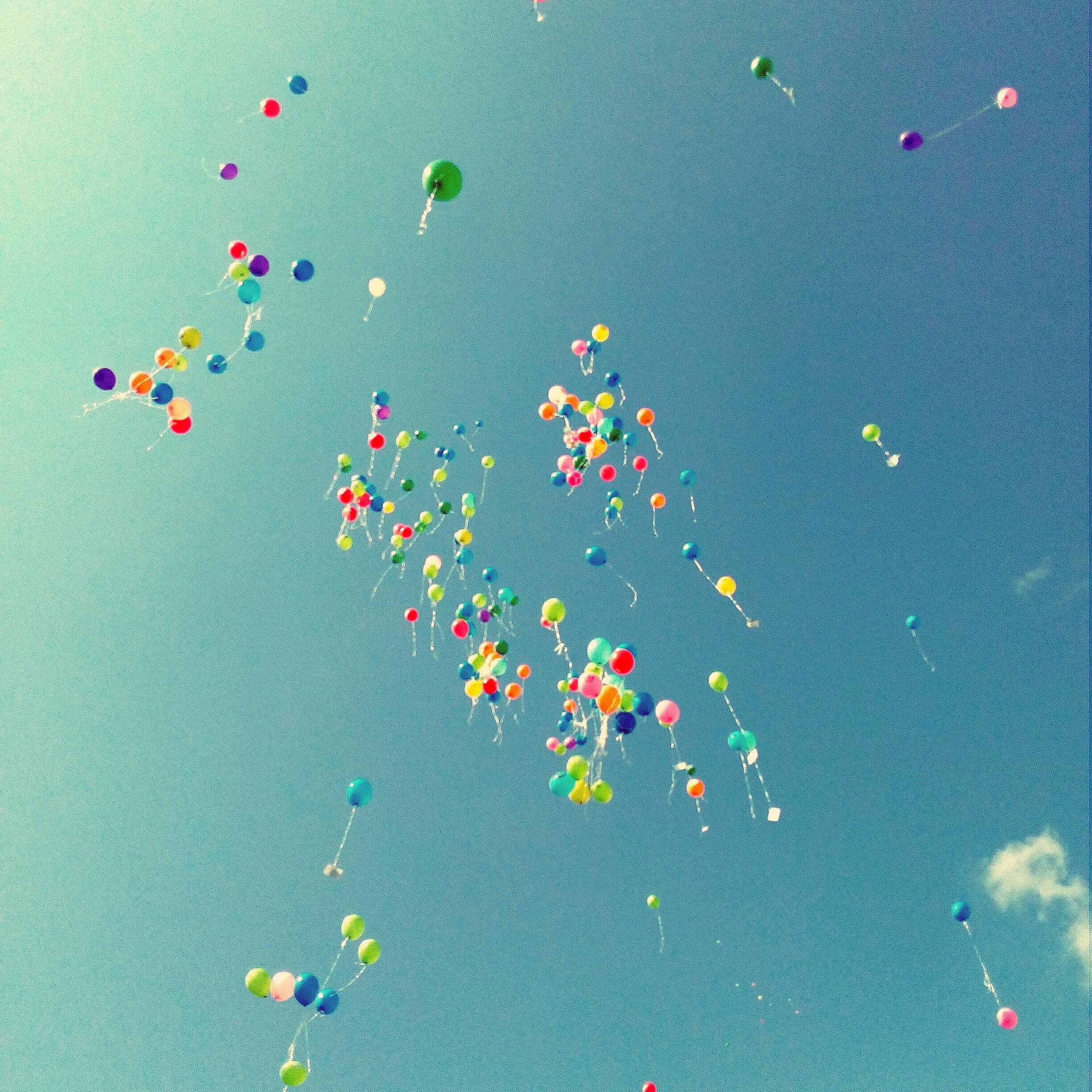 Wir sollten immer unsere kindliche Neugier behalten!
#neuhier #vondirinspiriert #neugier #luftballons #himmel #bunt