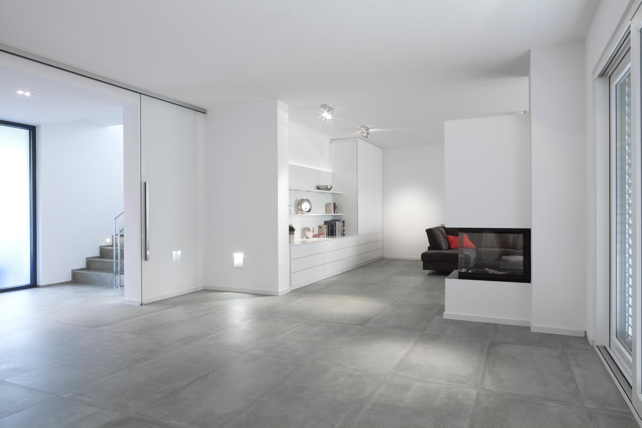 Wohnbereich #bauhausstil #terrasse #minimalistisch #eingang #flachdach #garage #innenarchitektur ©Constantin Meyer Photographie