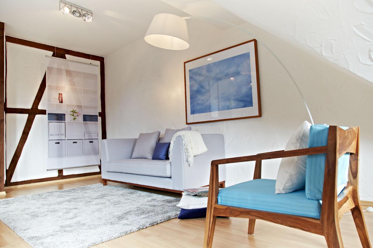 Wohnen  in der Dachwohnung #sessel #sofa ©www.homestaging-bavaria.d