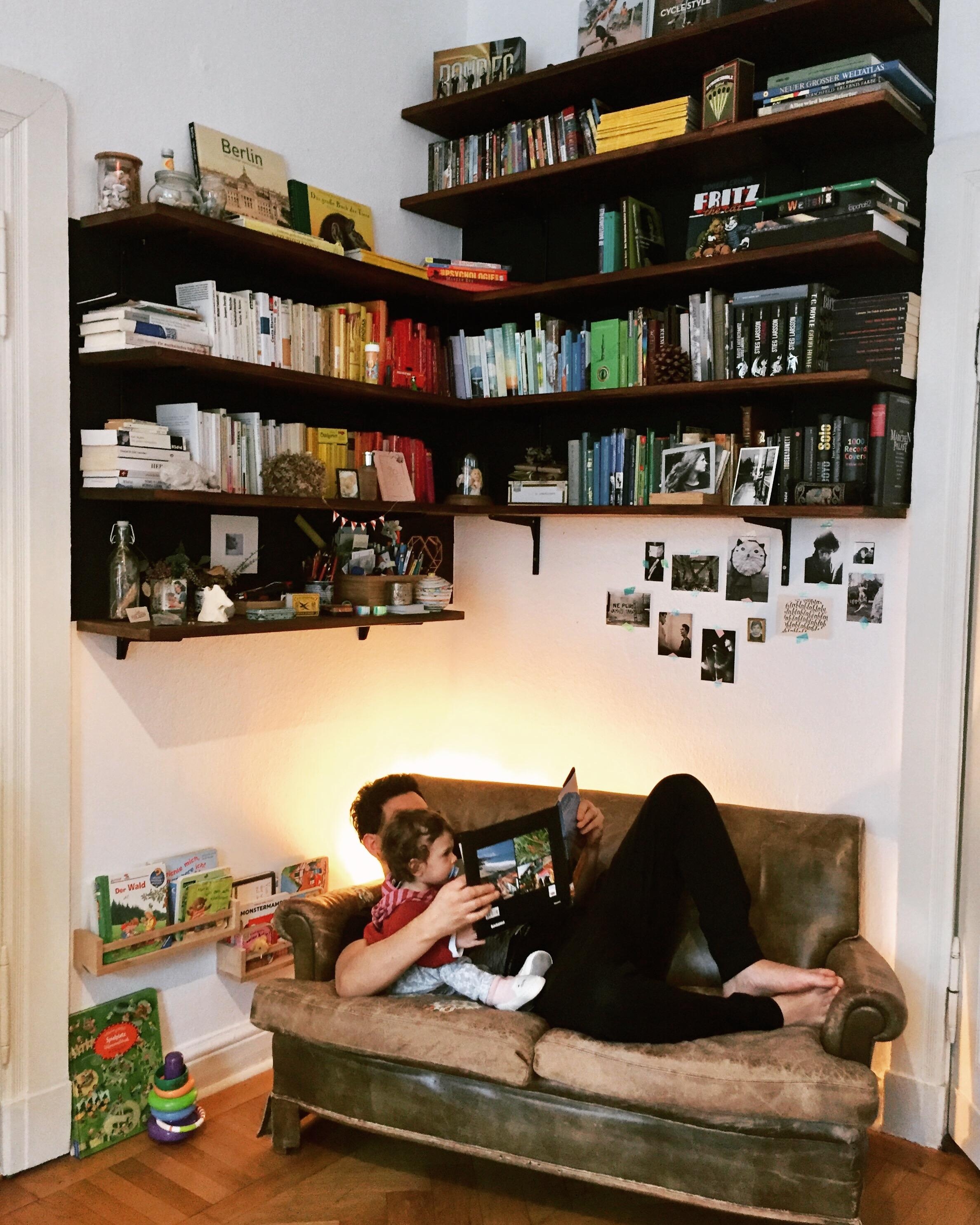 Wohnung umräumen ist wie Urlaub 💪🏻🥰 unsre neue Bücherecke 🤩