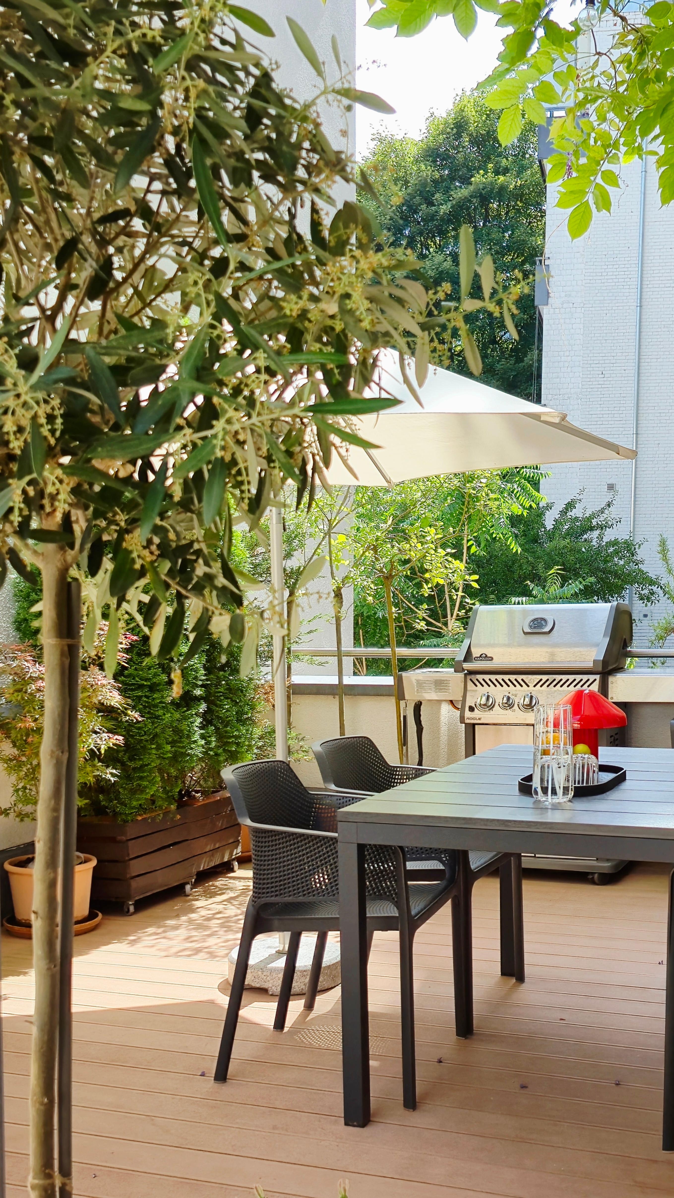 Wohnzimmer 

#Altbau 
#terrasse 
#Balkon 
#sommer
#outdoor 
#Freiheit 
#dinnertable 
#Esstisch 
