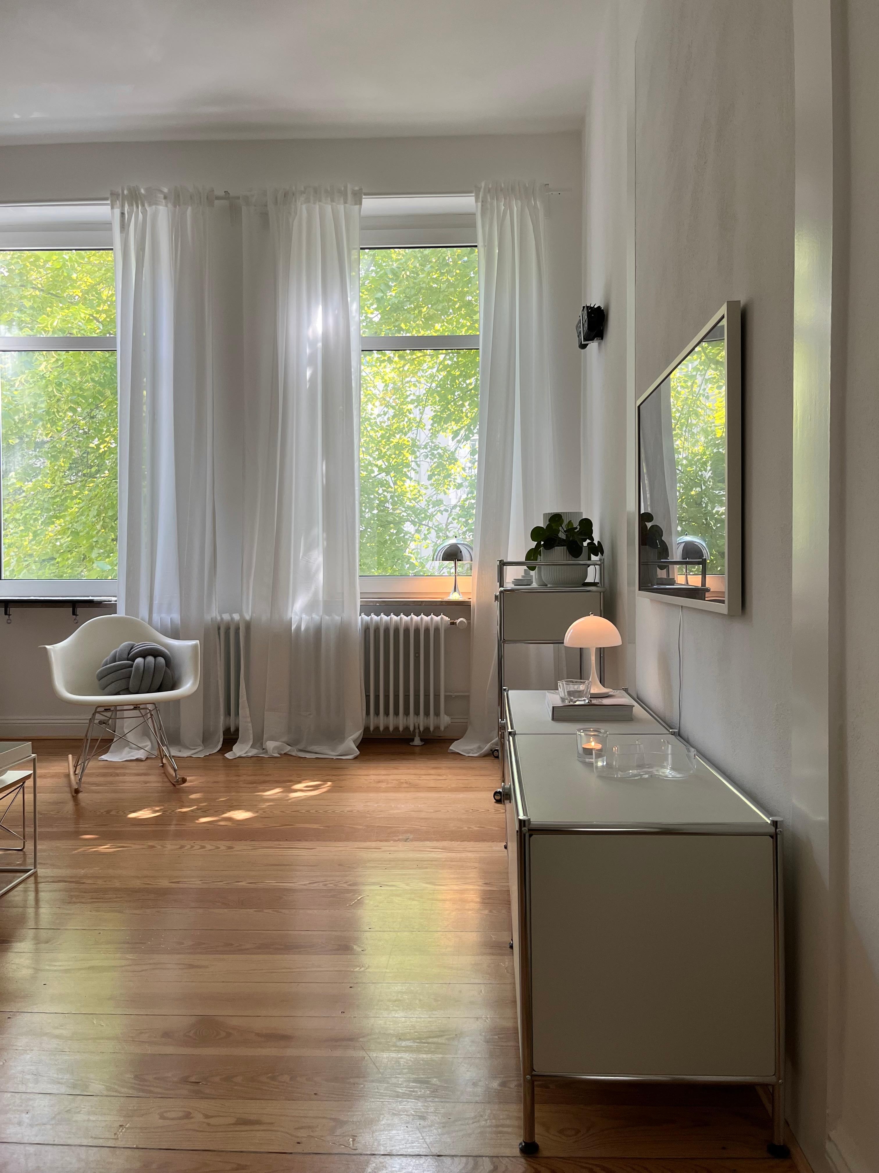 #wohnzimmer #altbauwohnung #leuchtenliebe #minimalismus #skandinavischwohnen #danishdesign