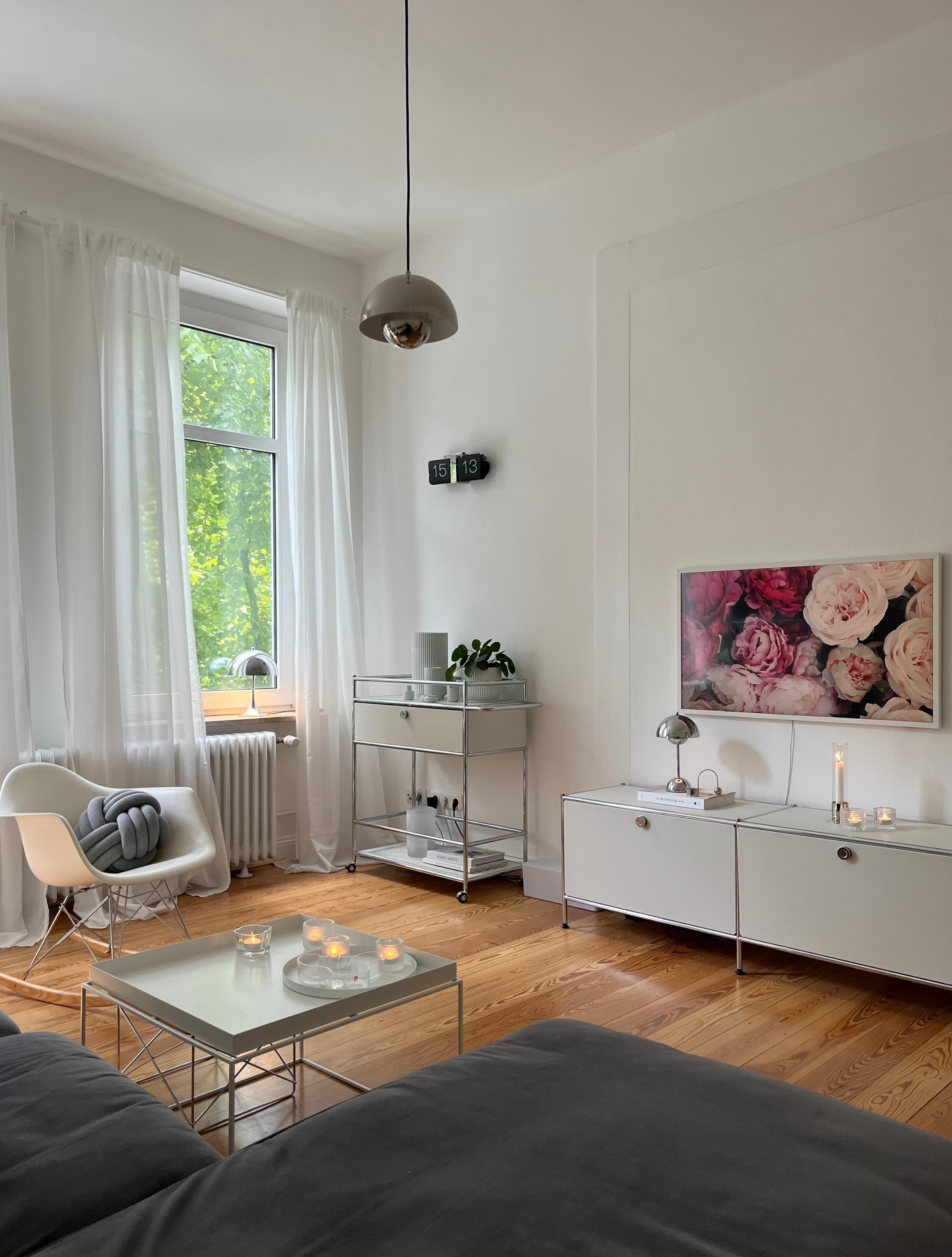 #wohnzimmer #altbauwohnung #skandinavischwohnen #danishdesign #leuchtenliebe 