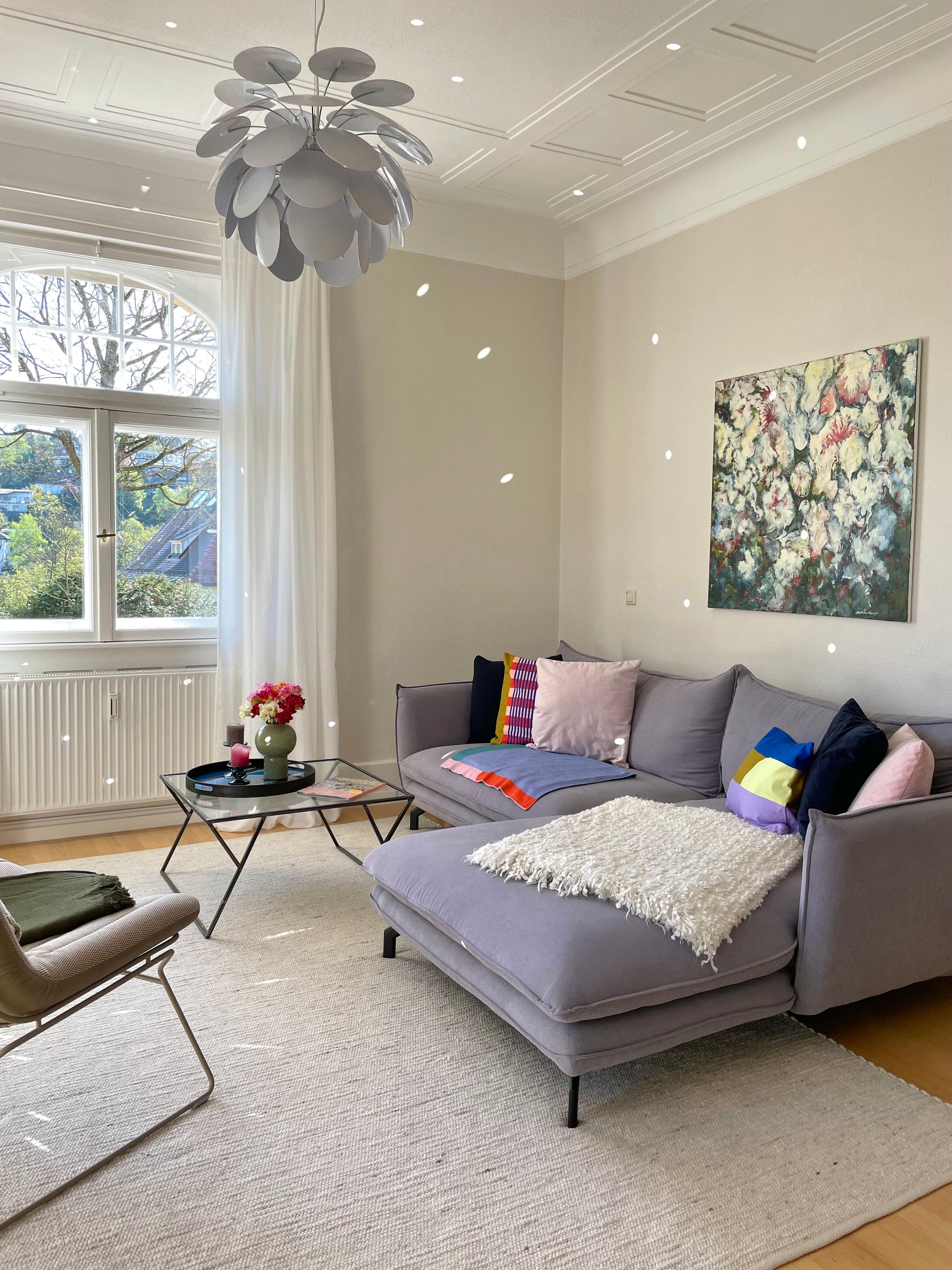 #wohnzimmer #couch #gemütlich #altbau #altbauliebe #altbaucharme