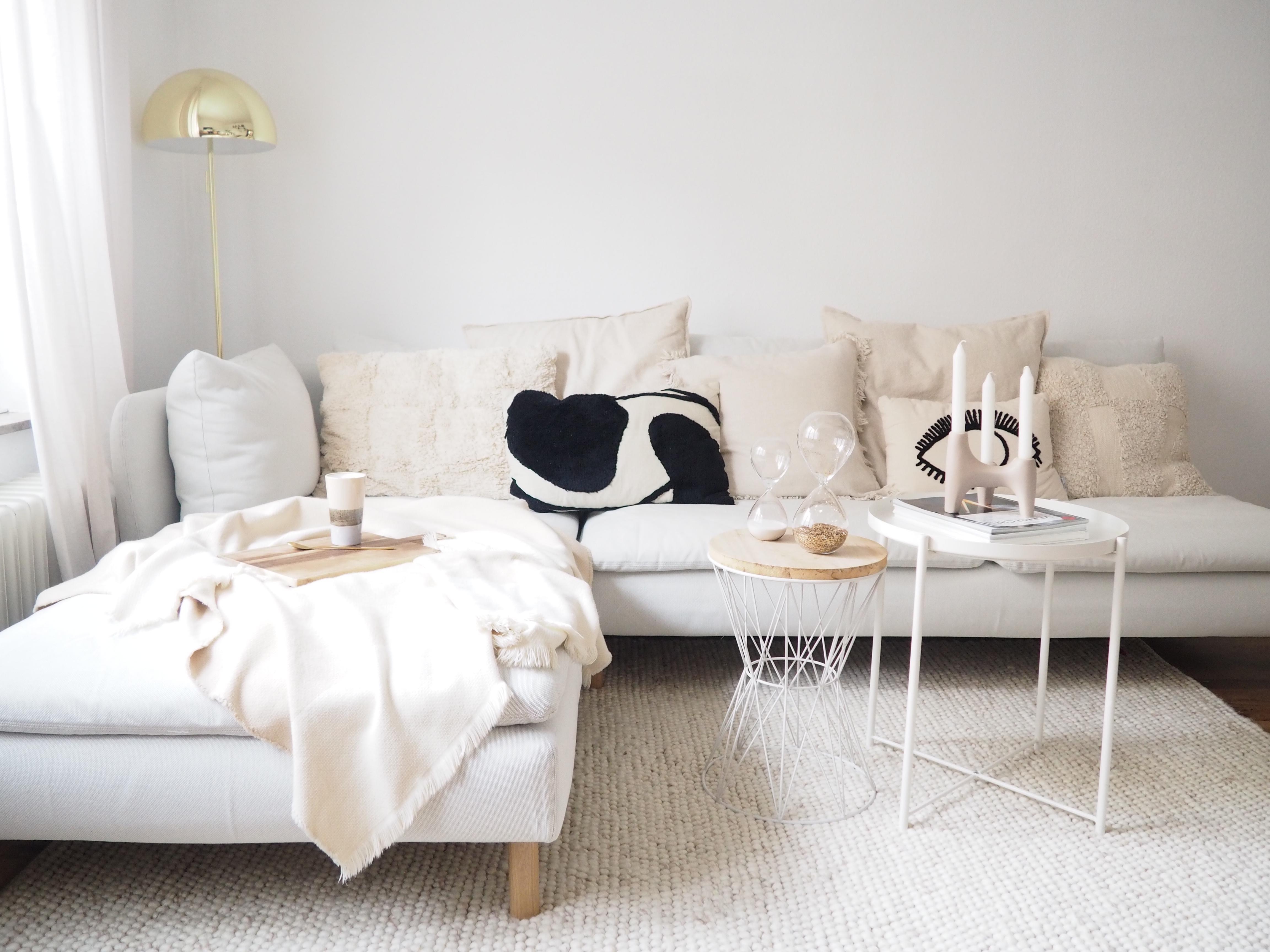 #wohnzimmer #couch #sofa #kissen #kissenliebe #skandi #hygge #couchliebt #couchstyle 