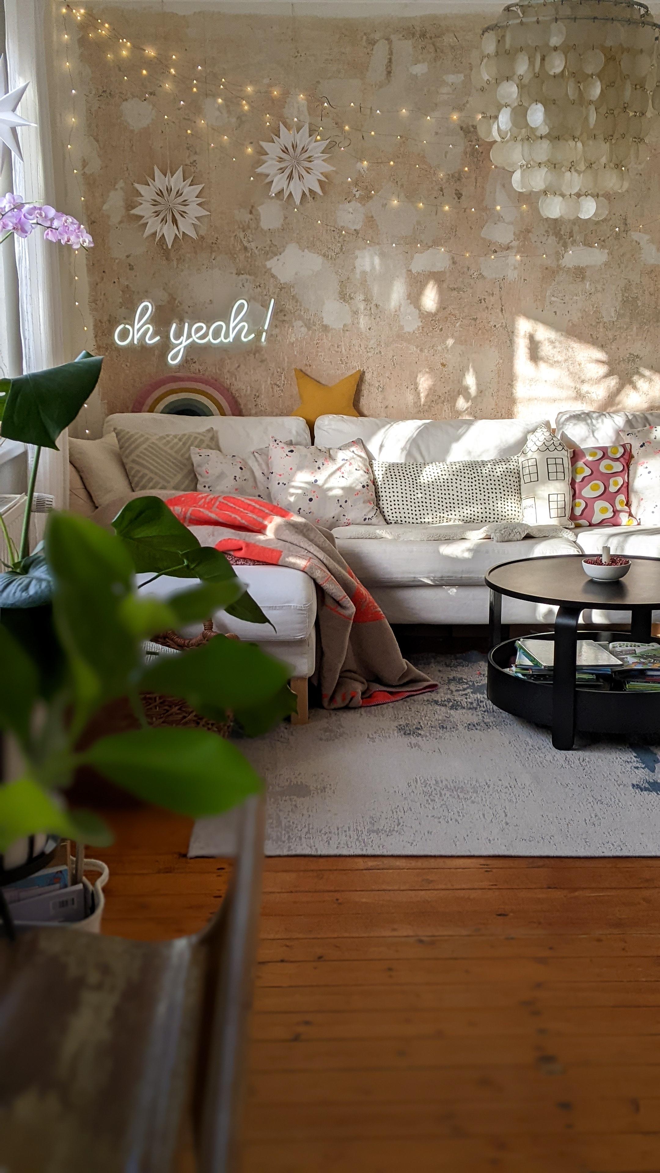 #wohnzimmer #couch #sonne #vintage #dekoideen #wandgestaltung 