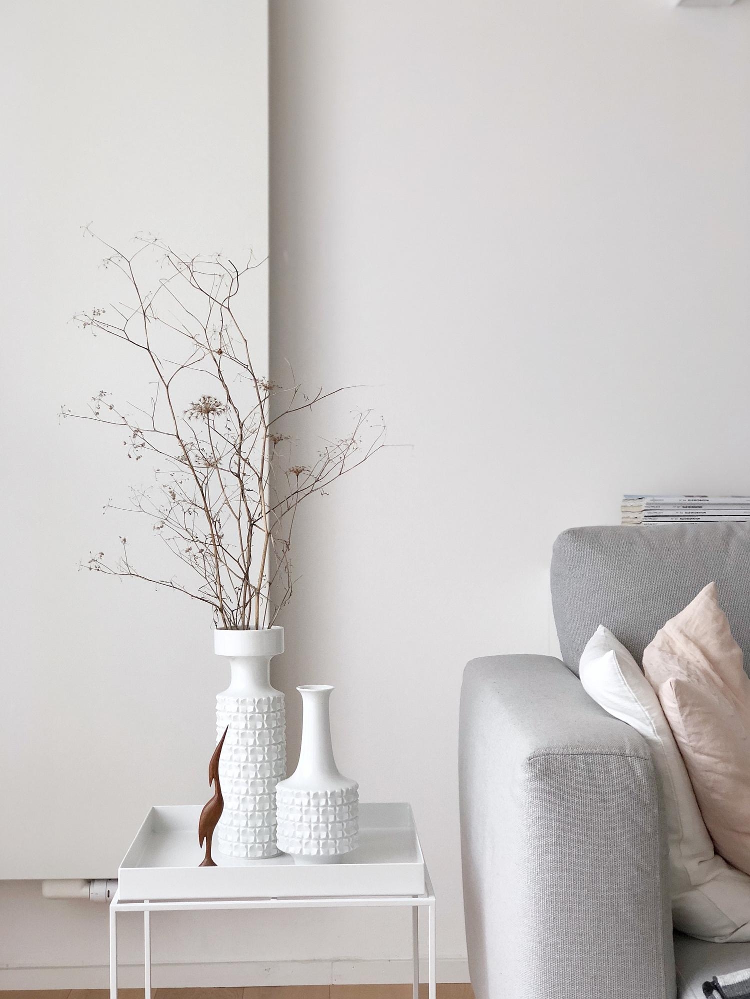 #wohnzimmer #couchstyle #wohneninweiss #porzellan #vintage #minimalistisch