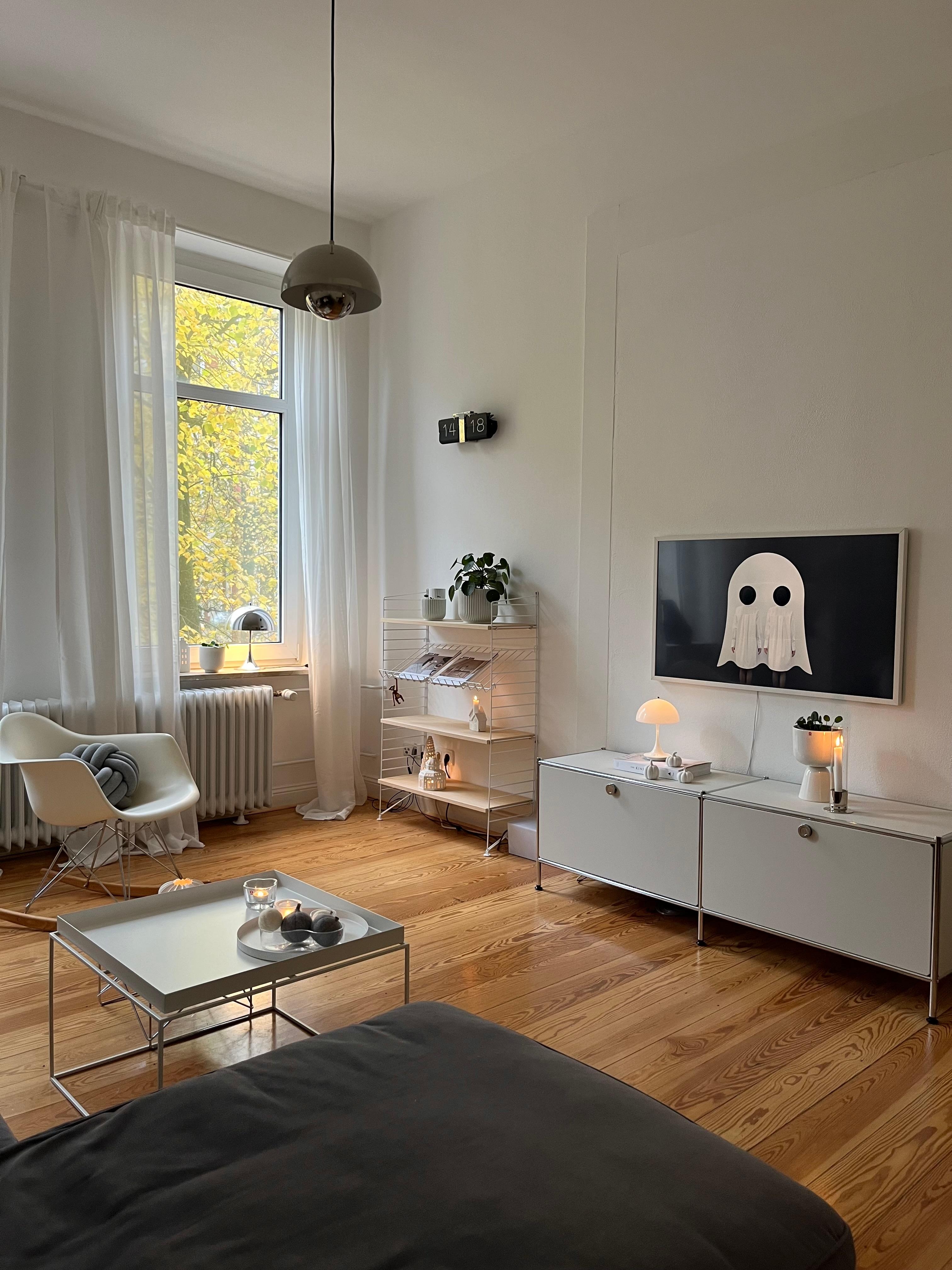 #wohnzimmer #cozyvibes #hyggehome #skandinavischwohnen #designklassiker #leuchtenliebe