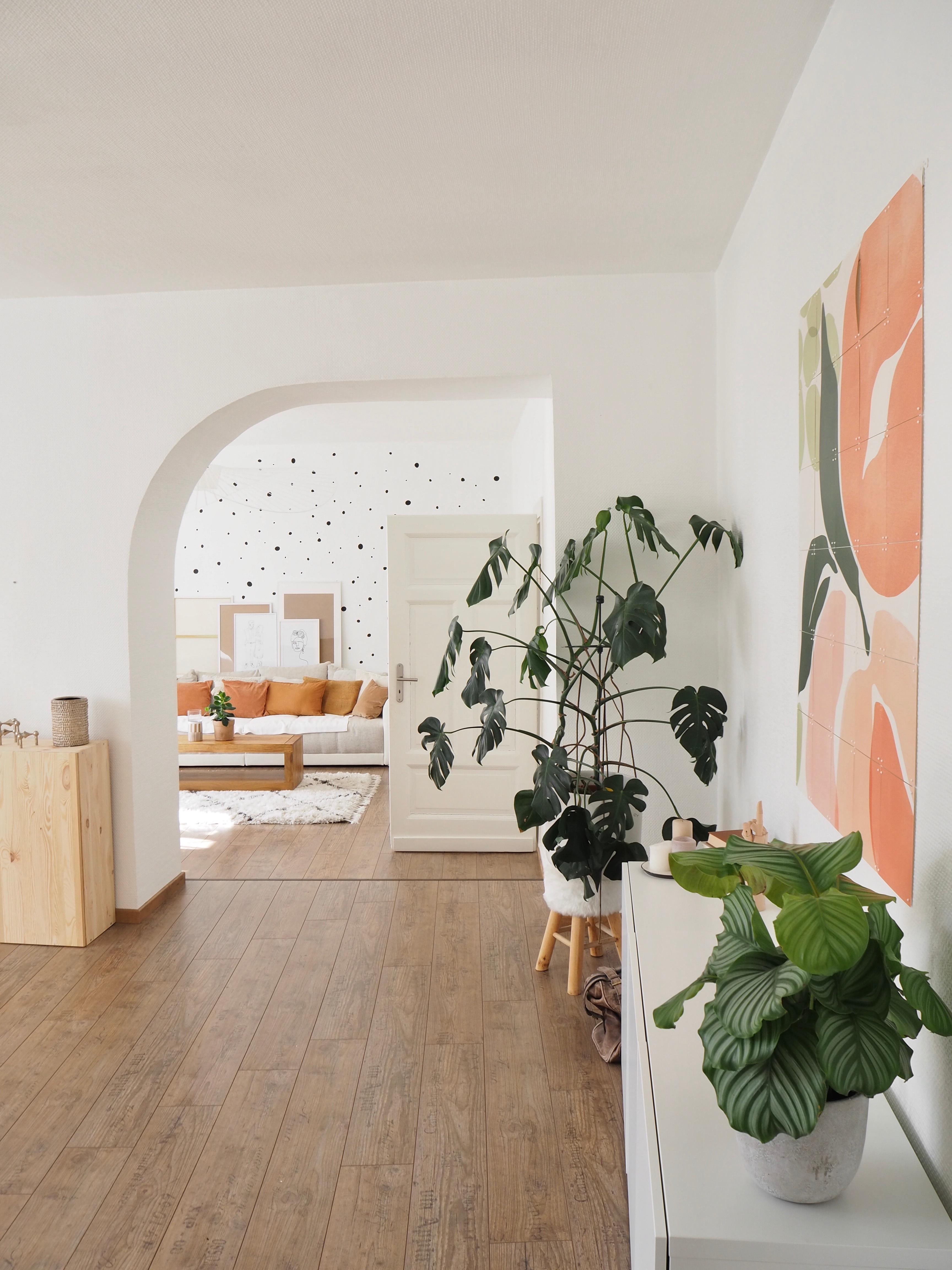 #wohnzimmer #durchgang #rundbogen #wandbild #wandgestaltung #pflanzen #terracotta