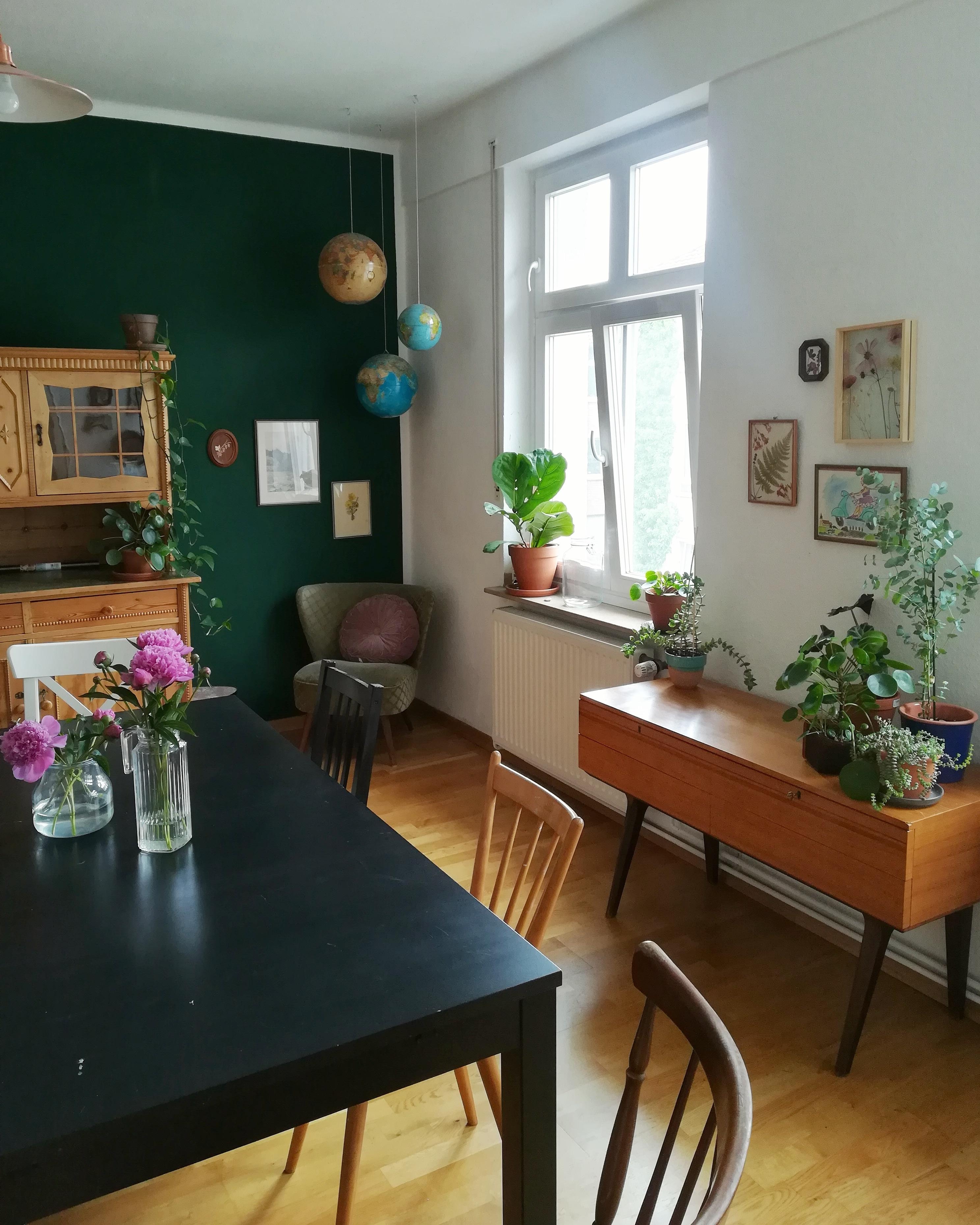 #wohnzimmer #esszimmer #altbau #grün #diy #doityourself #wohninspiration #meinzuhause #inspo #interior #wohnungsliebe 