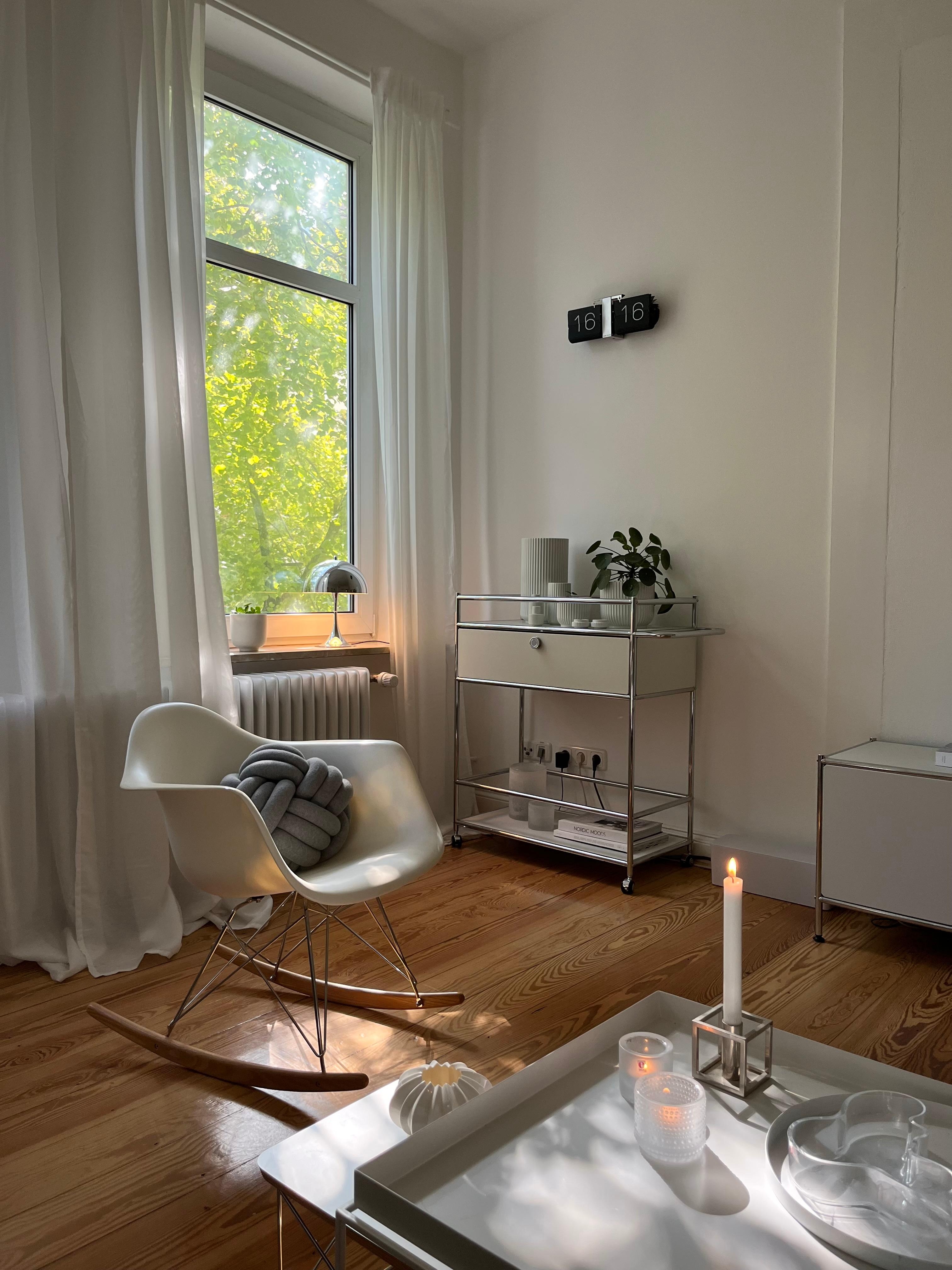 #wohnzimmer #inneneinrichtung #altbauliebe #skandinavischwohnen #danishdesign #designklassiker 