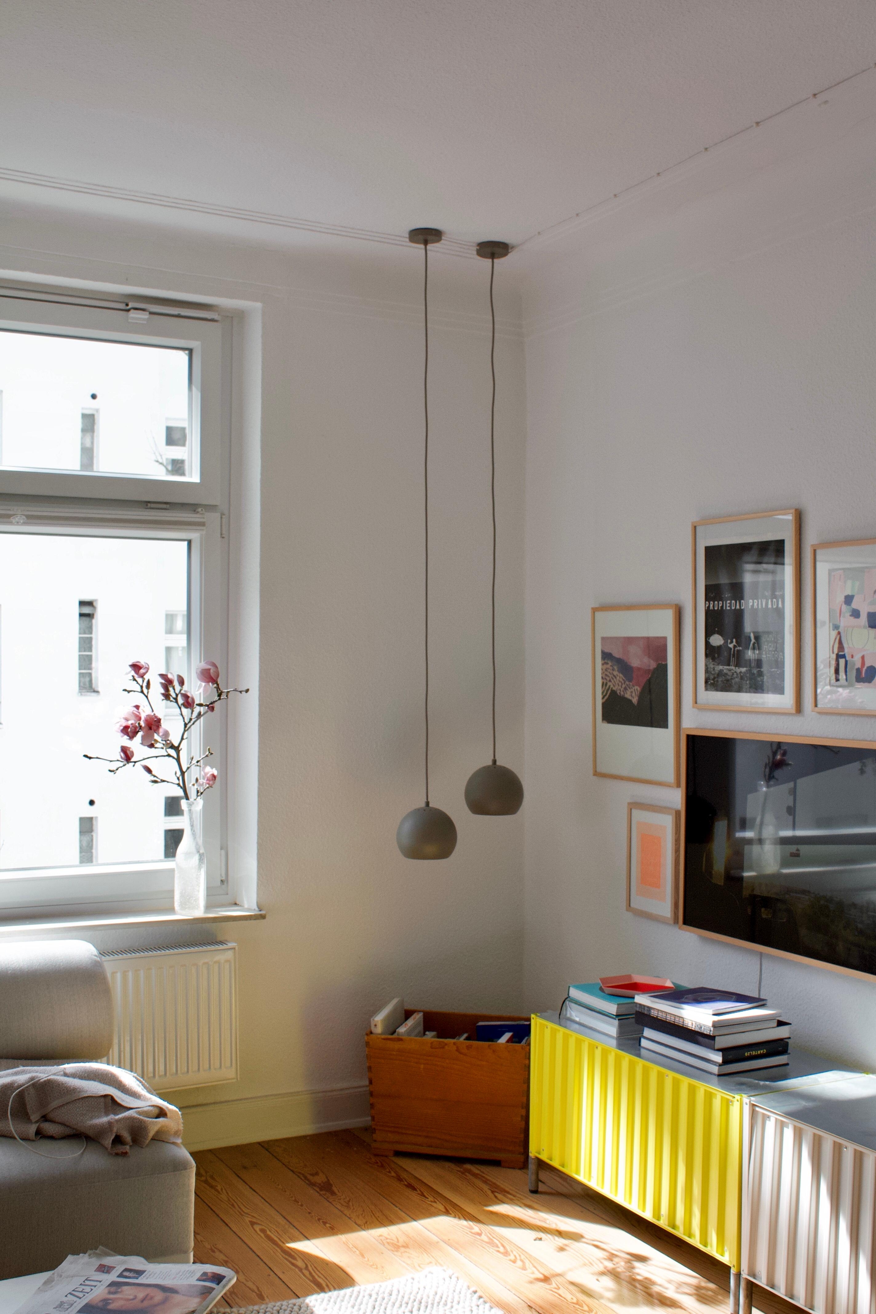 #wohnzimmer #lights #magnolia #farbtupfer #sunshine #altbau 