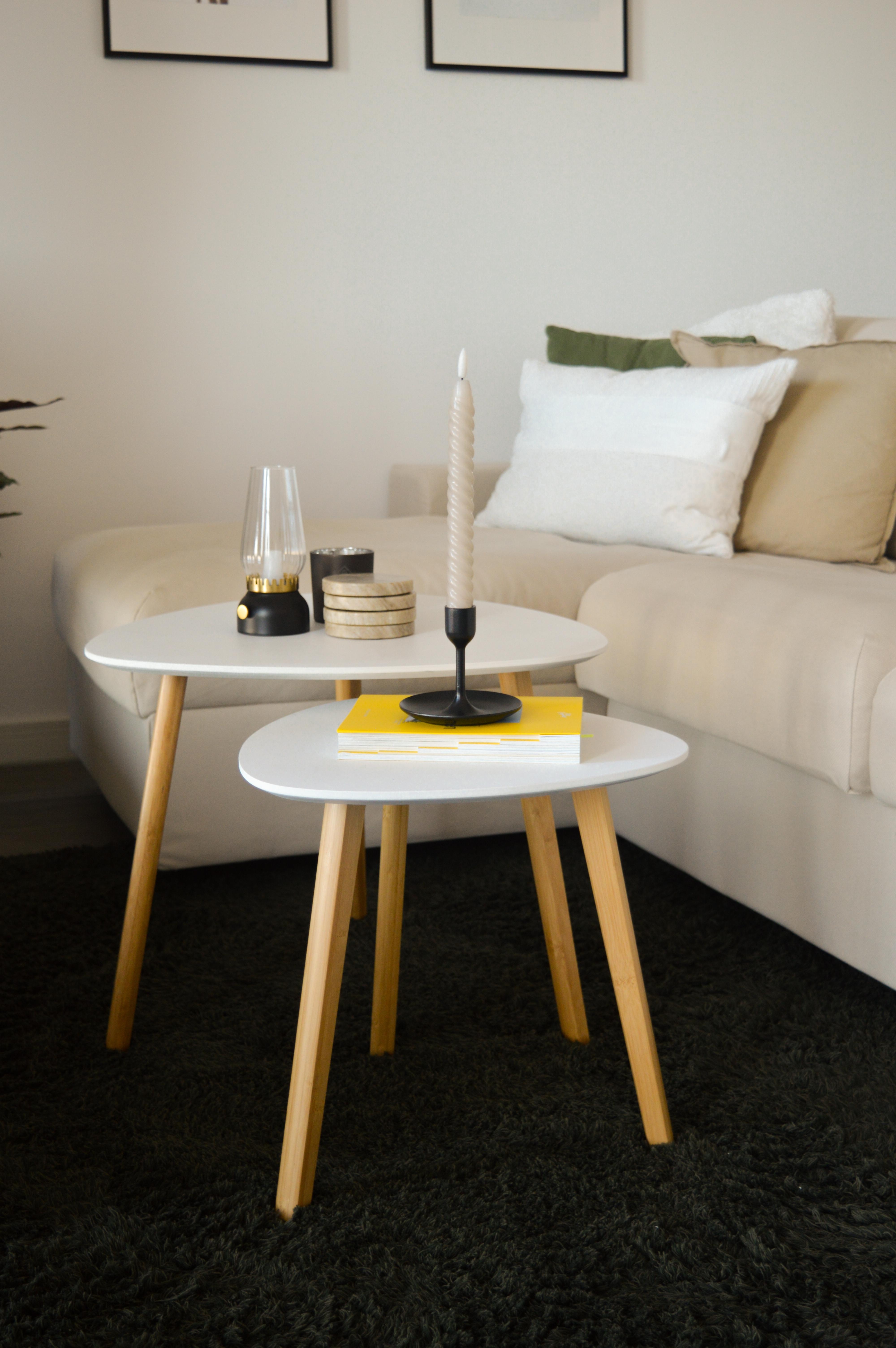 #wohnzimmer #livingroom #couch #sofaecke #couchtisch #gemütlich #popofcolour #gelb #deko #kerzen
