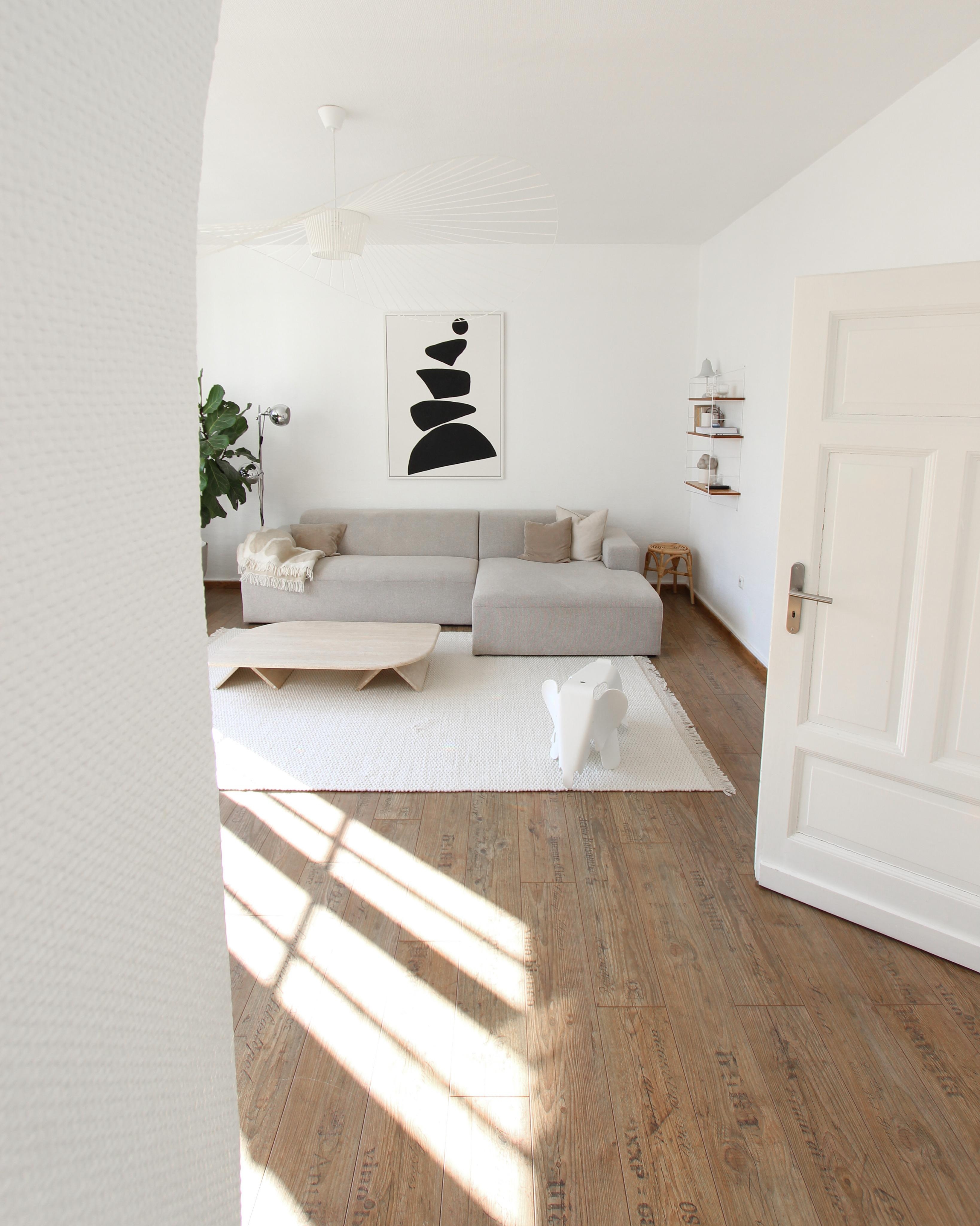 #wohnzimmer #livingroom #japandi #diybild #couch #minimalistisch #vitra #weisswohnen #altbauliebe #westerwald #interior