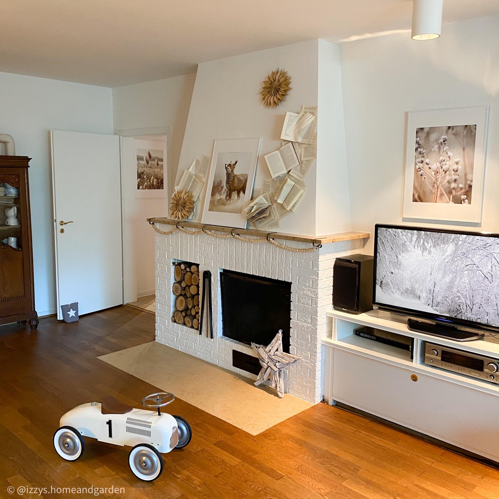 #wohnzimmer #livingroom #poster #bilder #wohnzimmerinspiration #kamin #diy #papiersterne