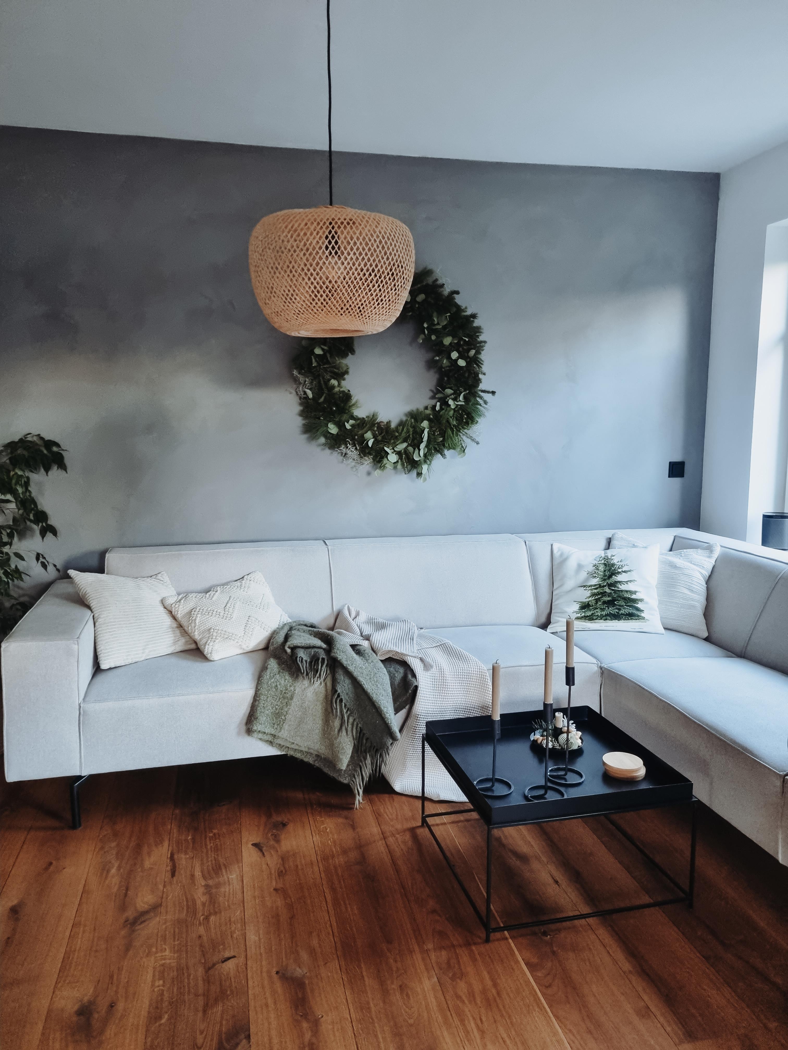 #Wohnzimmer #mynordicroom #Kranz #Weihnachtskranz #wreath  #Adventsdeko #Eukalyptus 