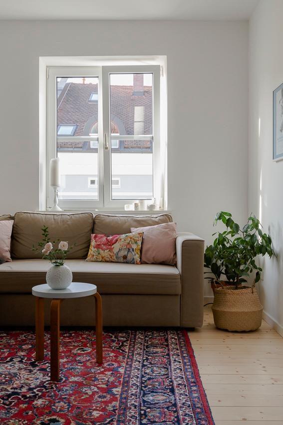 #wohnzimmer #omasteppich #pflanzen #mix #vintage #boho #kissen #altundneu #couchliebt #couchstyle
