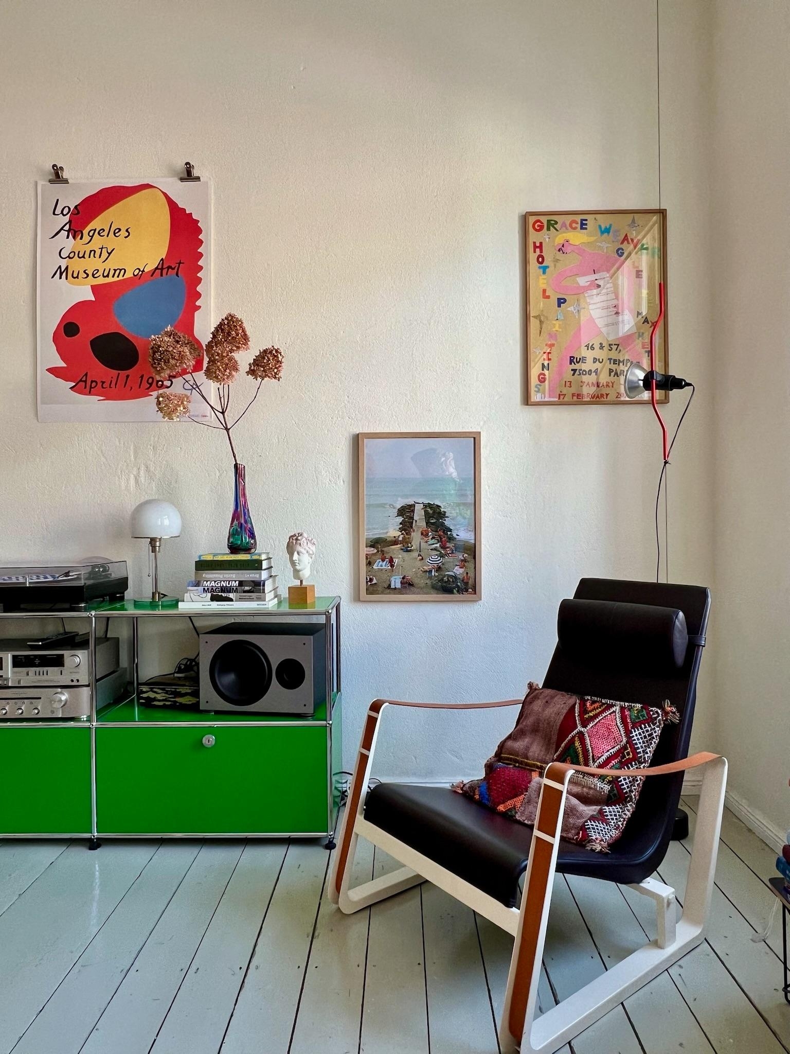 Wohnzimmer Sitzecke
#wohnzimmer #leseecke #musikecke #kunstundquatsch #vitra #usm