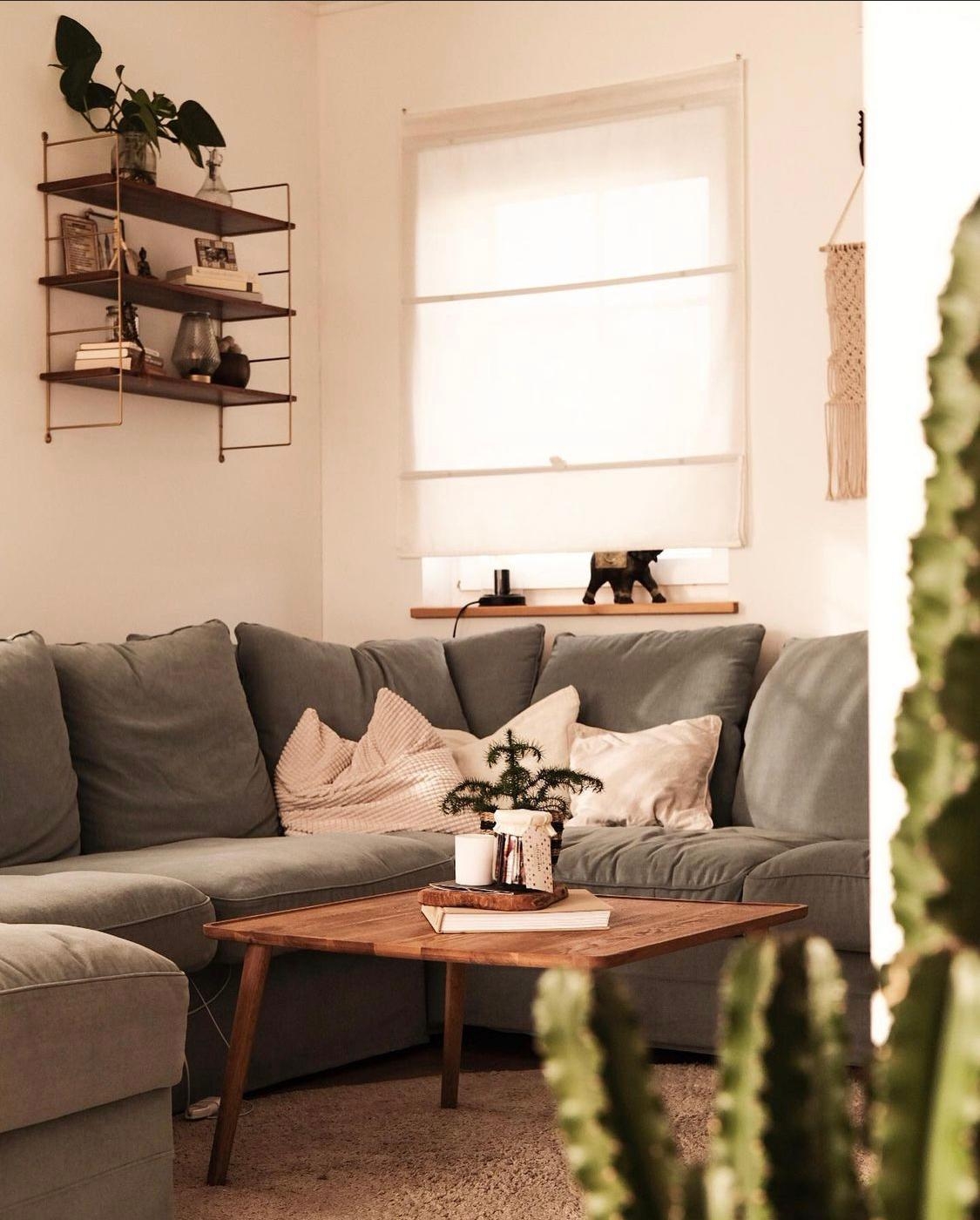 #wohnzimmer #sofaecke #couchtisch #stringregal #holztisch #couchliebt #couchstyle