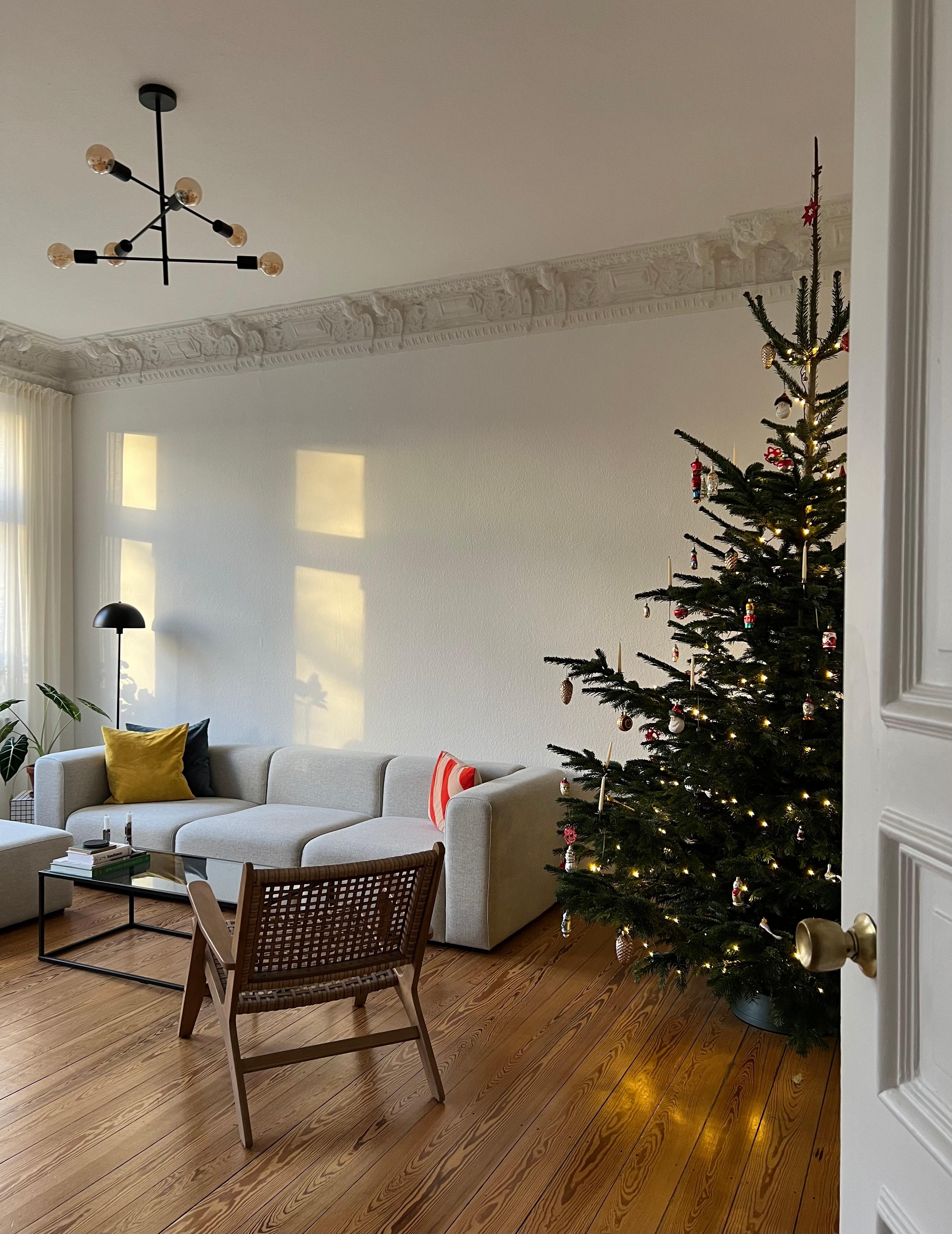 #wohnzimmer #tannenbaum #weihanchtsbaum #christbaum #altbau #weihnachten