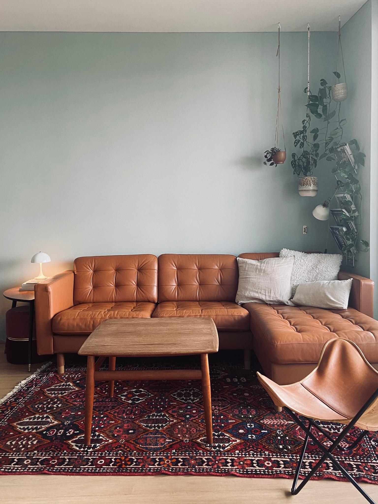 #wohnzimmer #vintage #herbst #leder #sofa #couch #panthella #butterflychair 