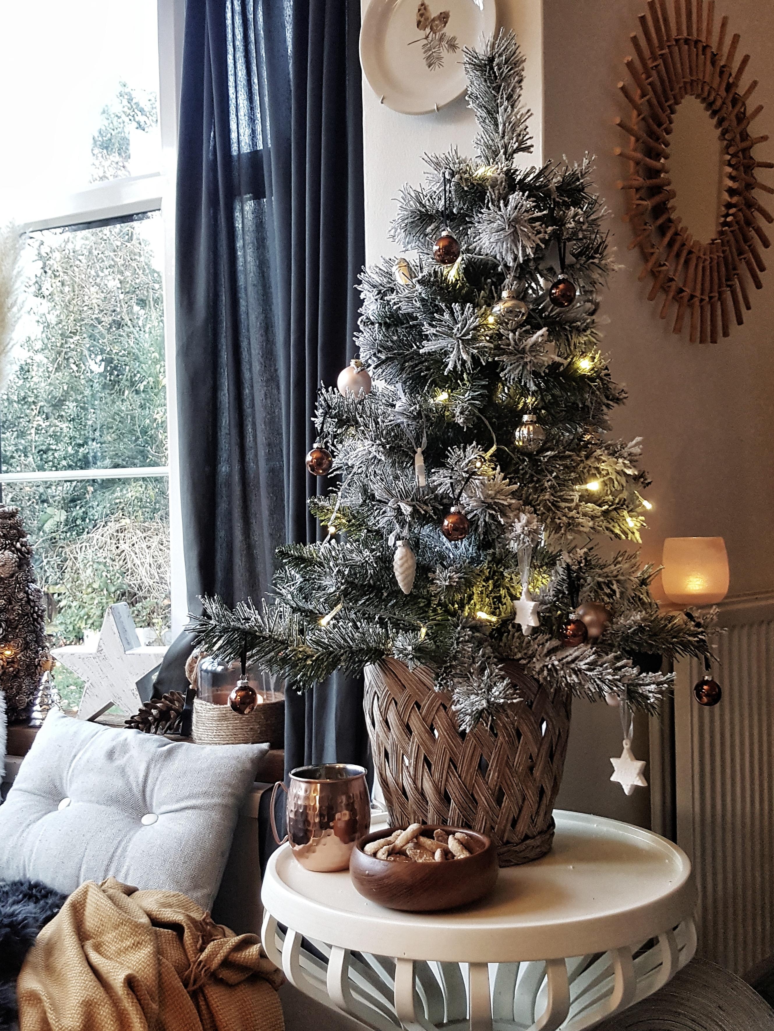  #wohnzimmer #weihnachtsbaum #christmas #weihnachten #advent 
#weihnachtsdeko #gemütlicheswohnzimmer #xmas #couchstyle
